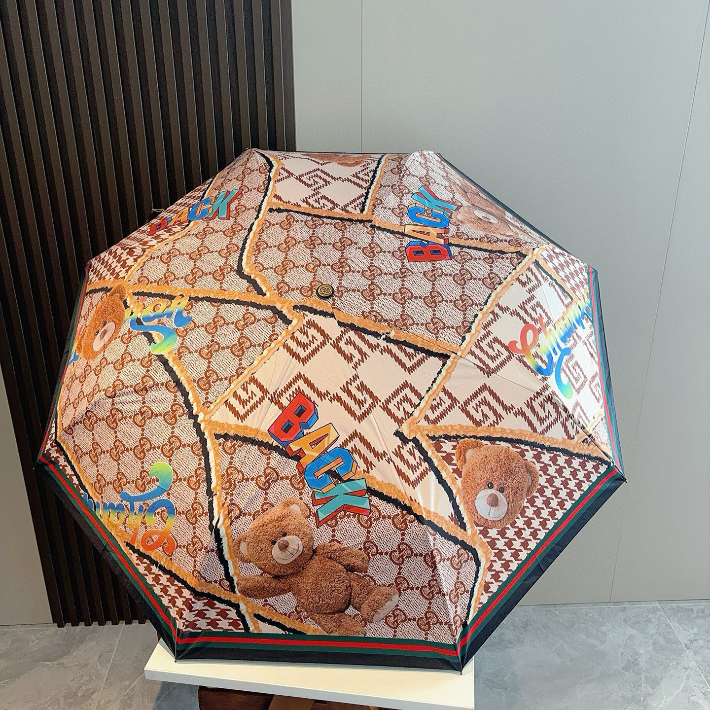  GUCCI古奇 三折自动折叠晴雨伞  时尚原单代工品质 细节精致 看得见的品质 打破一成不变 色泽纯正