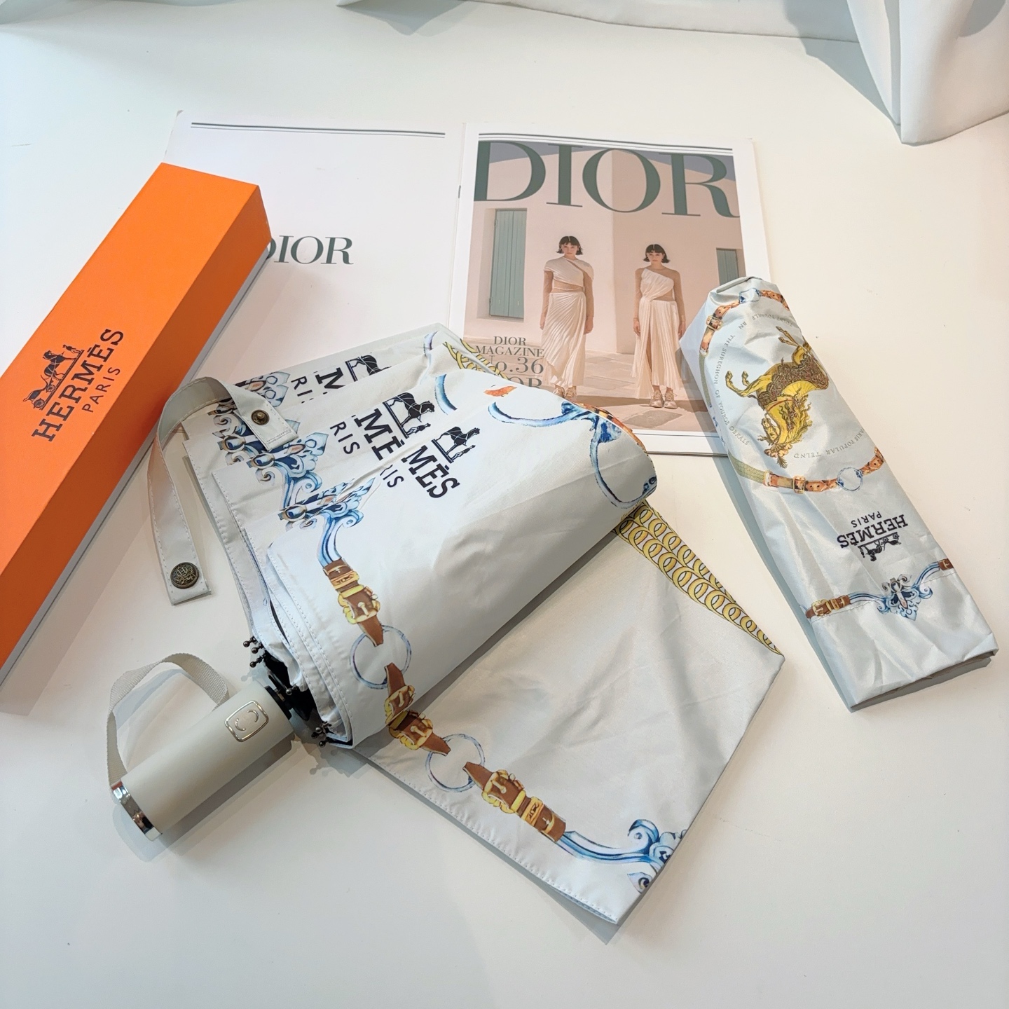 爱马仕（Hermès）   新款 极品H家三折自动伞重磅呈现 以其精湛的工艺技术和源源不断的想像力 新涂