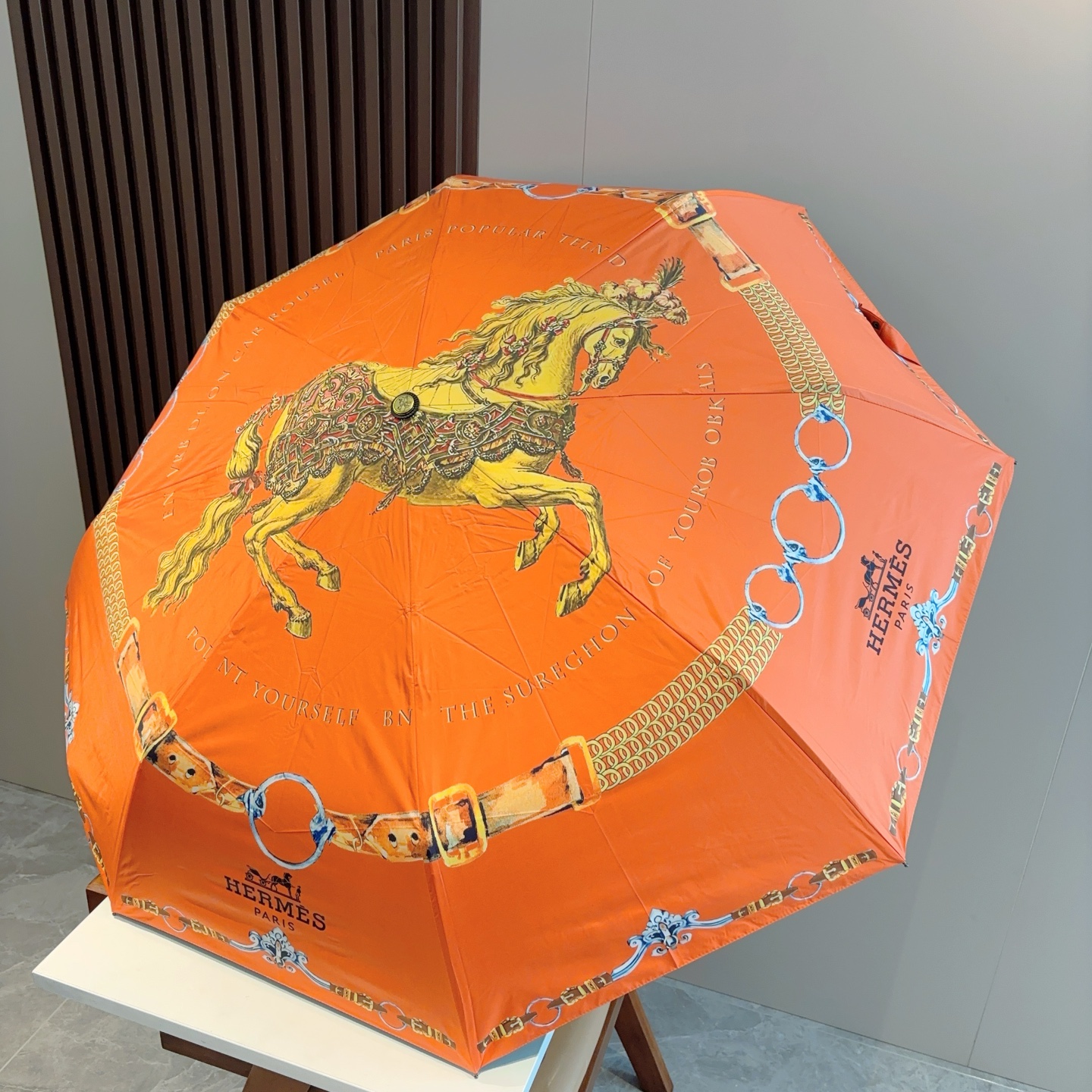 爱马仕（Hermès）   新款 极品H家三折自动伞重磅呈现 以其精湛的工艺技术和源源不断的想像力 新涂