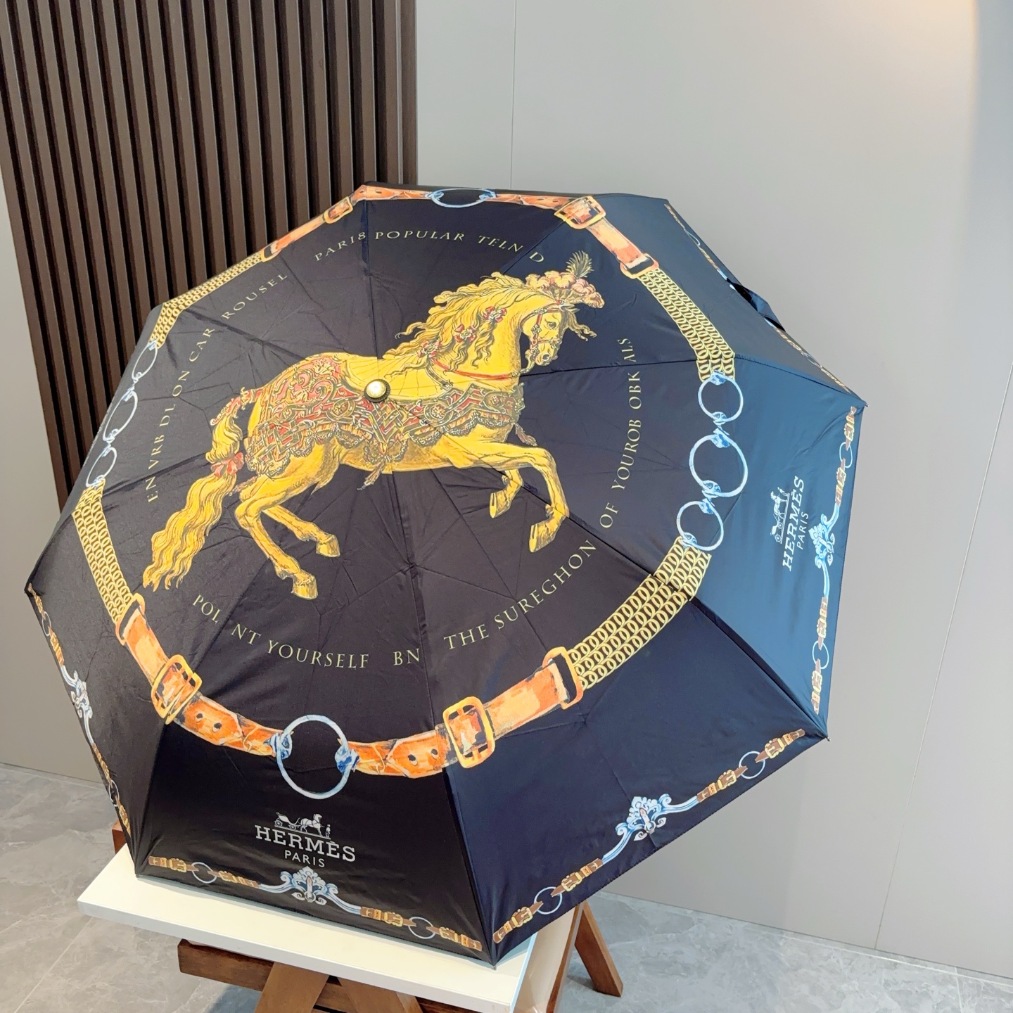 爱马仕（Hermès）   新款 极品H家三折自动伞重磅呈现 以其精湛的工艺技术和源源不断的想像力 新涂