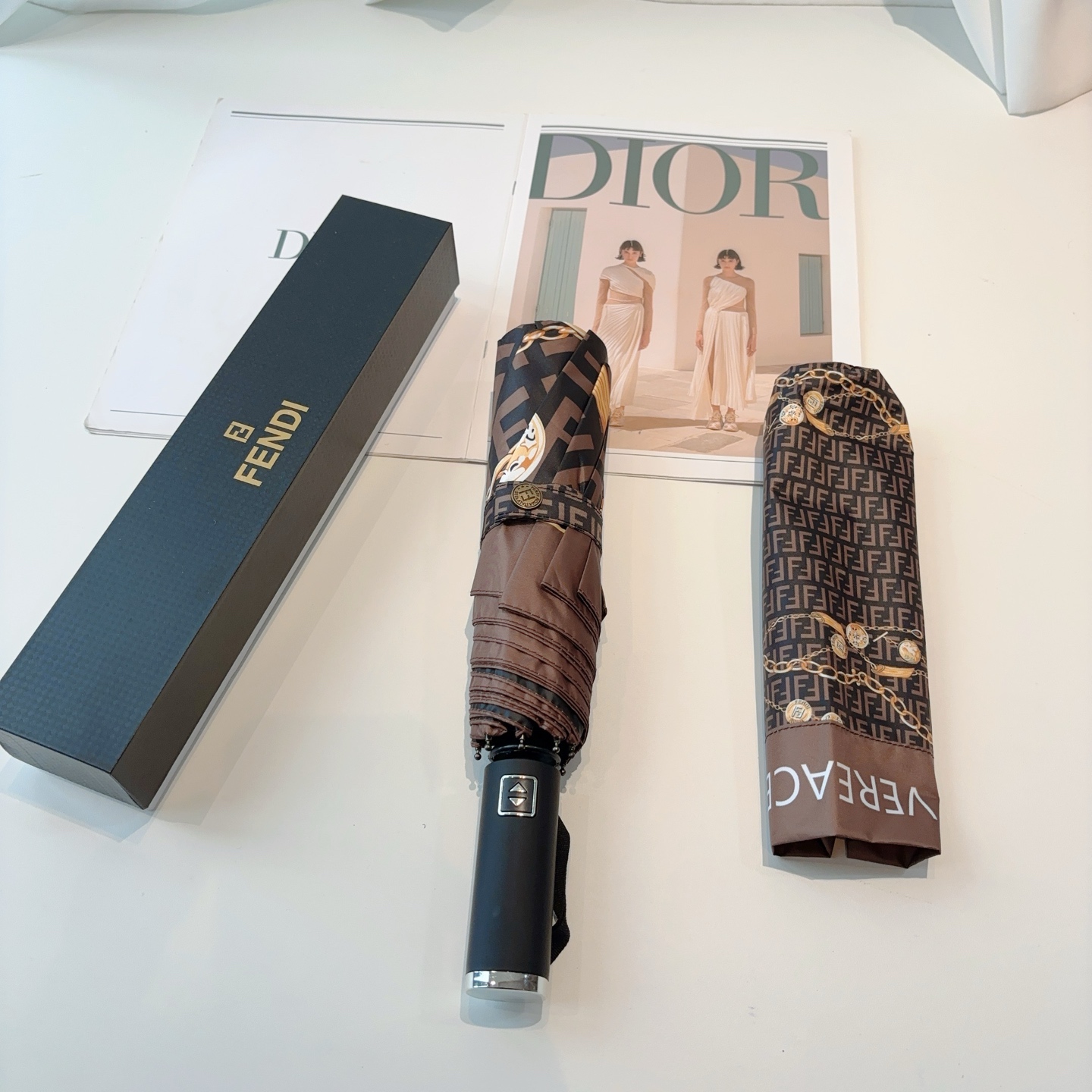  FENDI（芬迪）三折自动折叠晴雨伞 年度最新火爆单品  原单代工级品质 第一代210T碰击布防嗮拒水