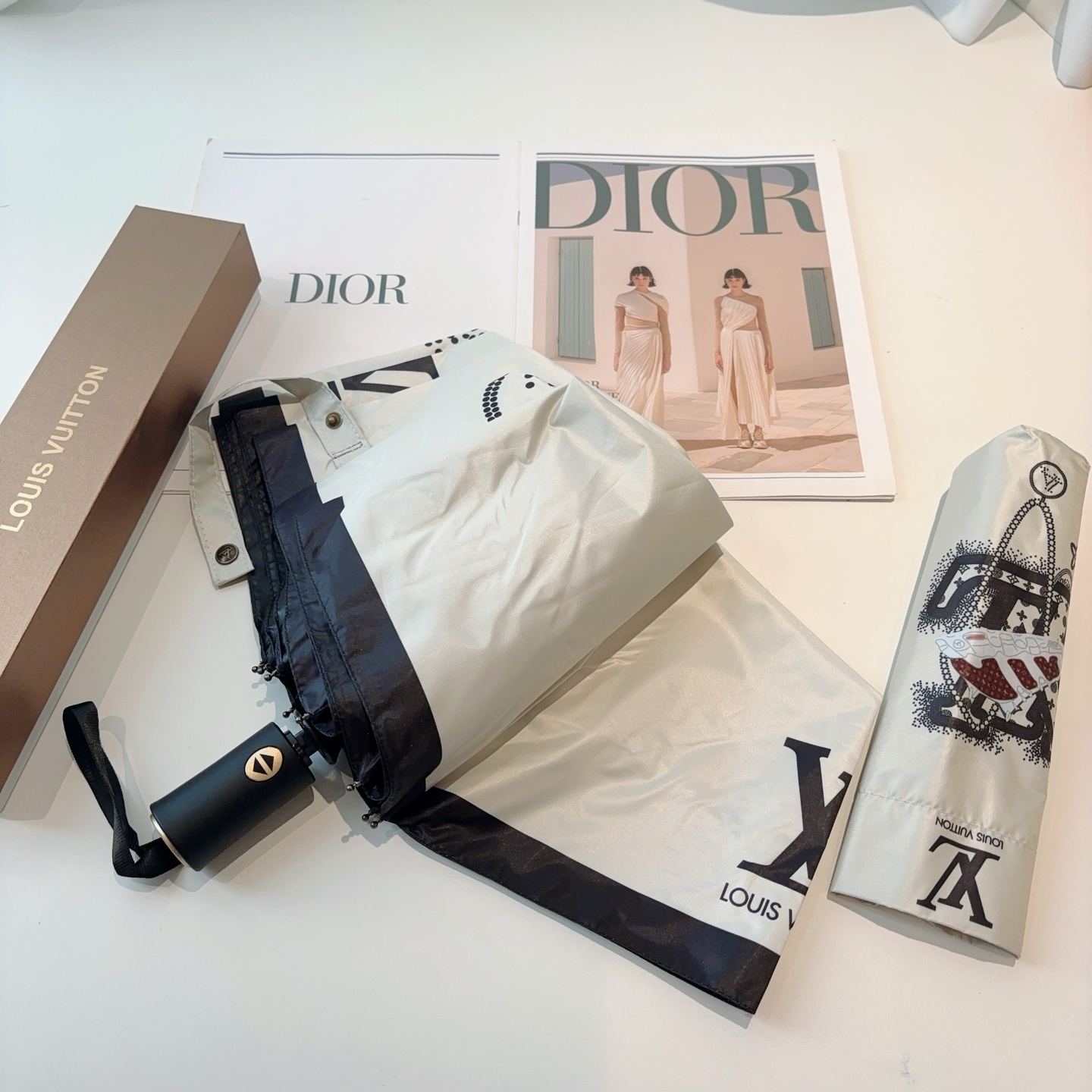 LOUIS VUITTON （路易威登）三折自动折叠晴雨伞 新涂层技术深色伞面 拥有令人惊喜的遮光效果！