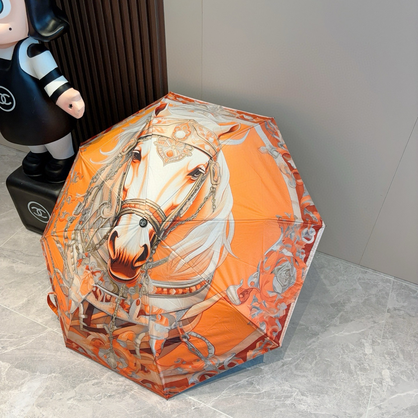 爱马仕（Hermès）   新款 极品H家三折自动伞重磅呈现 以其精湛的工艺技术和源源不断的想像力 新涂