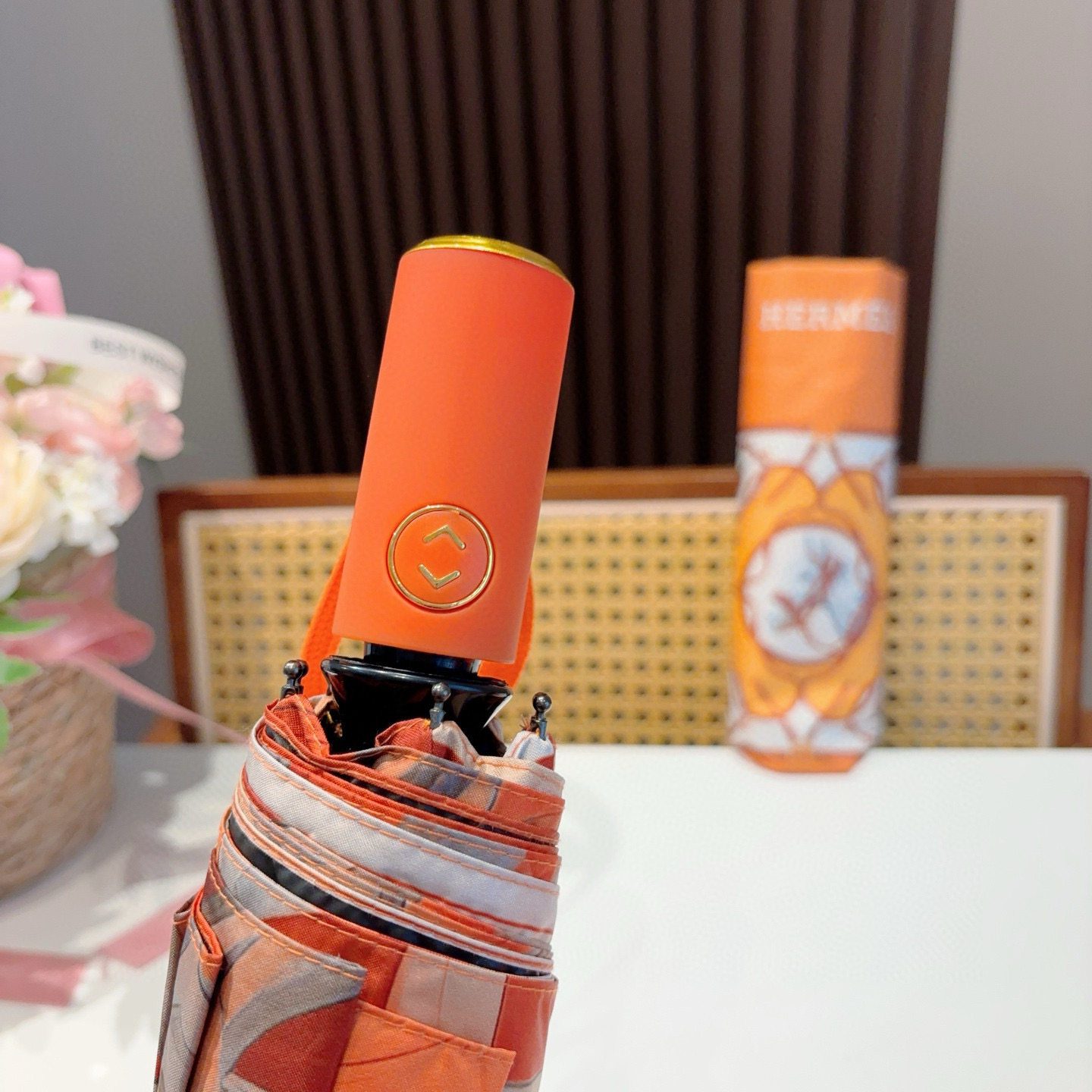 爱马仕（Hermès）   新款 极品H家三折自动伞重磅呈现 以其精湛的工艺技术和源源不断的想像力 新涂