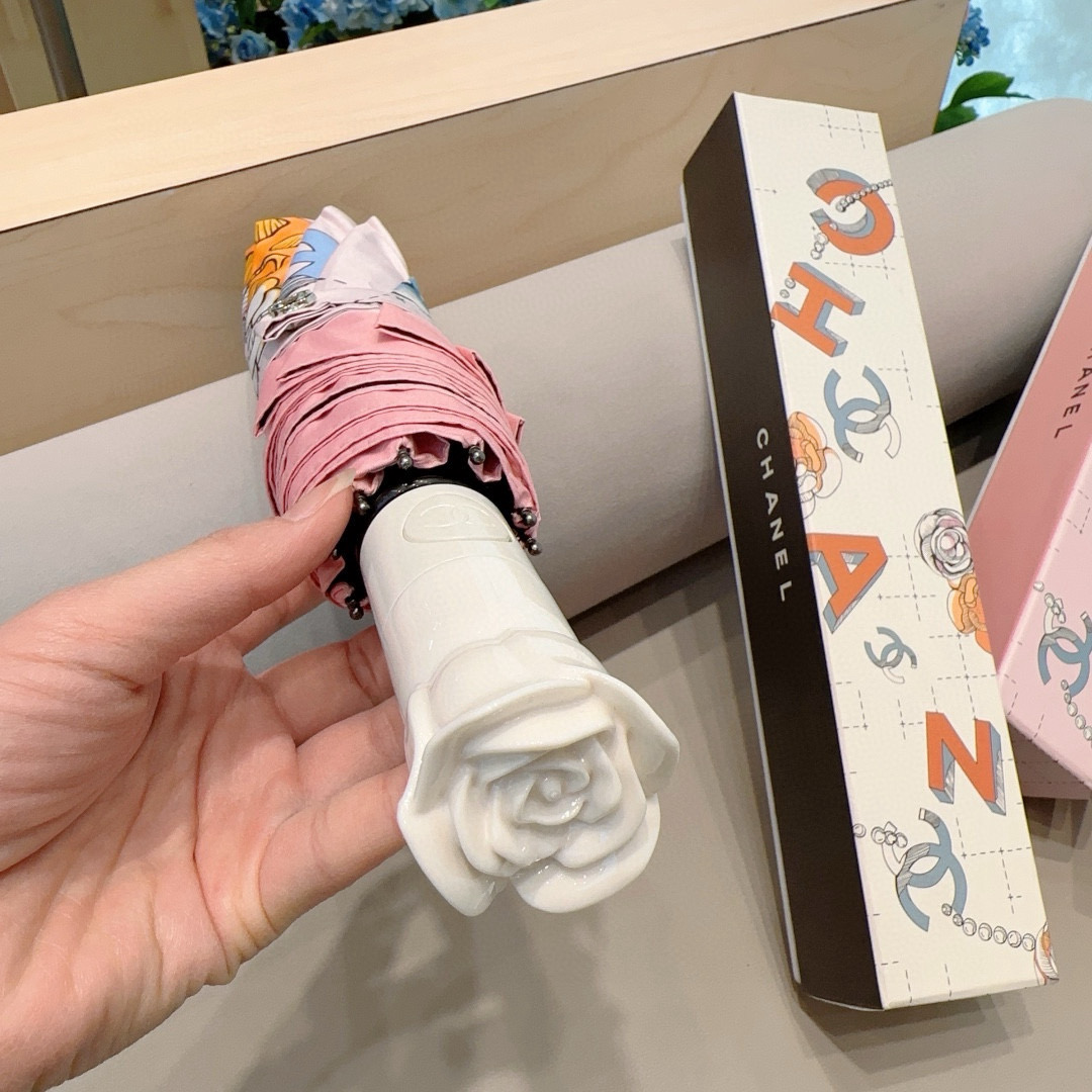  CHANEL（香奈儿） 玫瑰花头手柄 三折自动折叠晴雨伞    阻隔99%直射伞面的紫外线 杜绝夏季晒