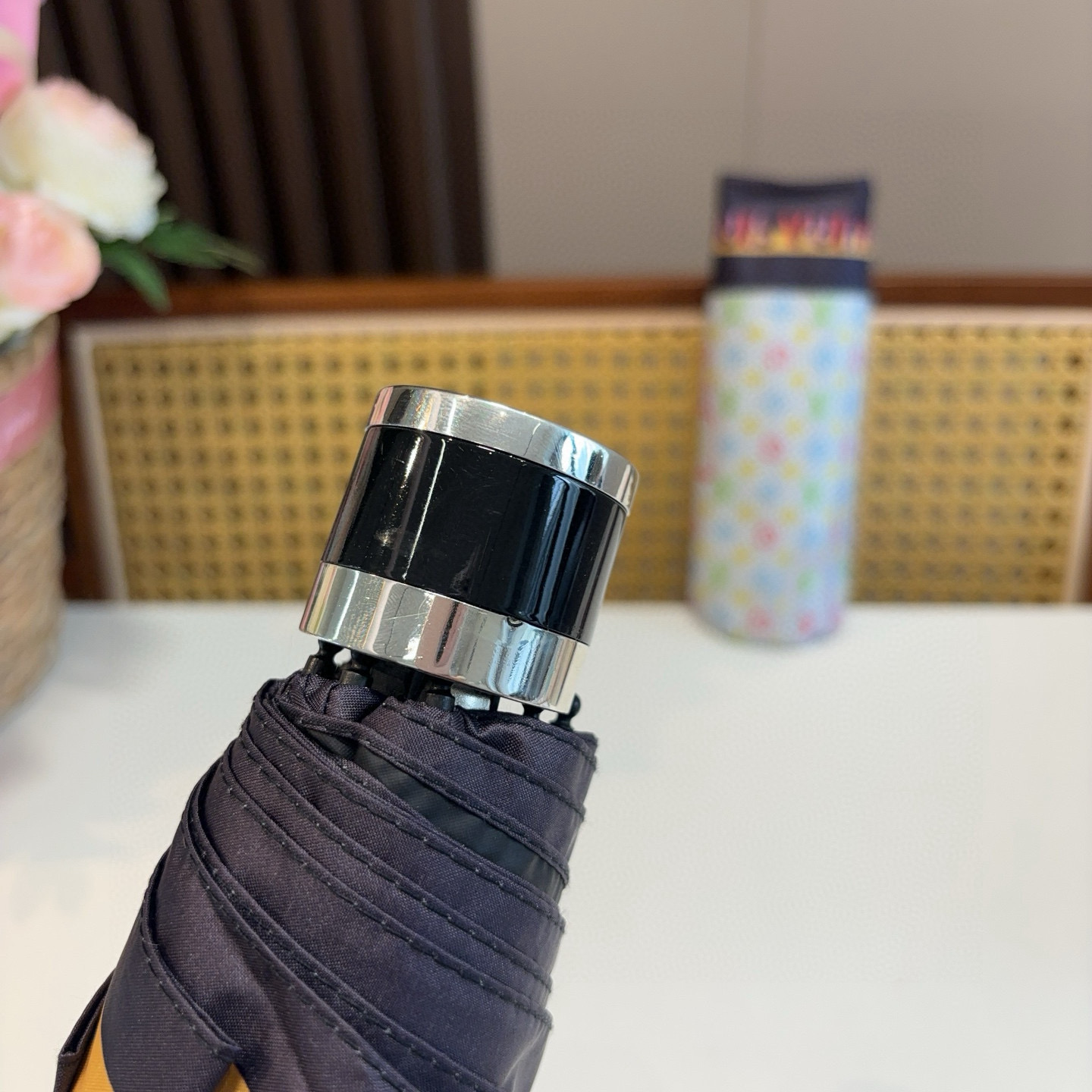 LOUIS VUITTON （路易威登）新款 三折自动折叠晴雨伞 新涂层技术深色伞面 拥有令人惊喜的遮光