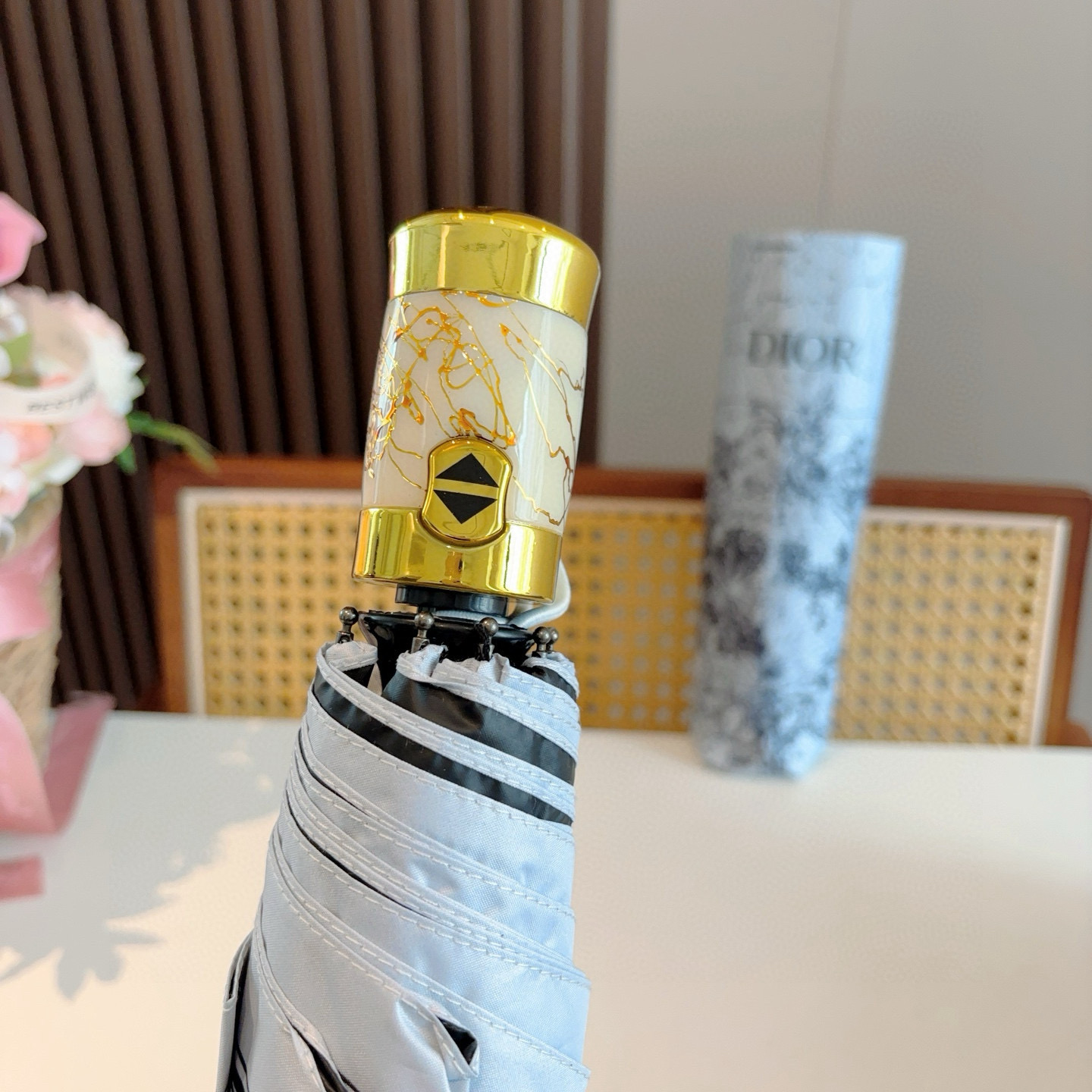  DIOR（迪奥）三折自动折叠晴雨伞  时尚原单代工品质 细节精致 看得见的品质 打破一成不变 色泽纯正