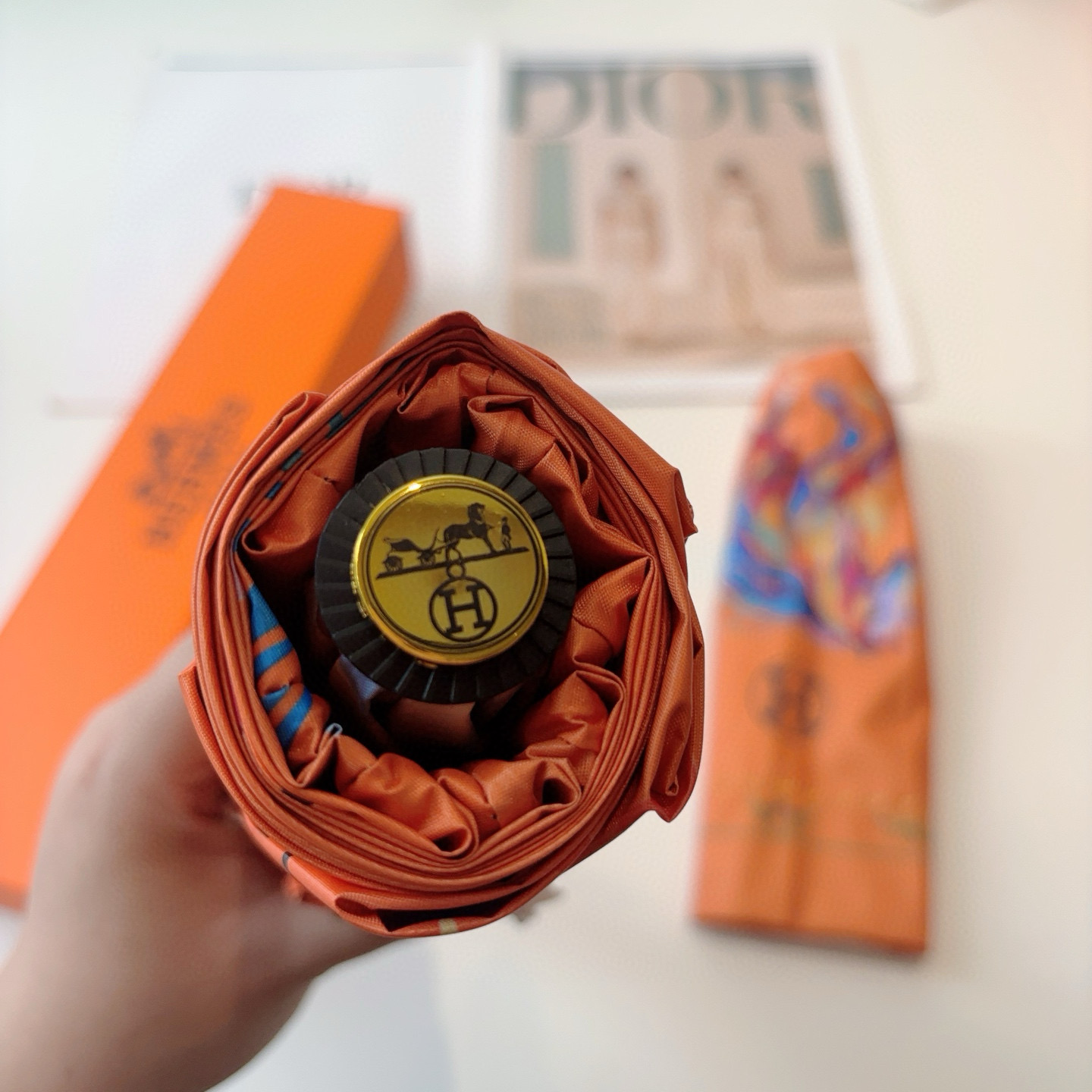爱马仕（Hermès）   新款 极品H家三折自动伞重磅呈现 以其精湛的工艺技术和源源不断的想像力 新涂
