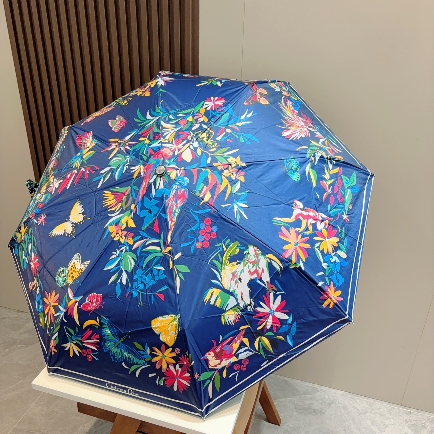  DIOR（迪奥）三折自动折叠晴雨伞  时尚原单代工品质 细节精致 看得见的品质 打破一成不变 色泽纯正