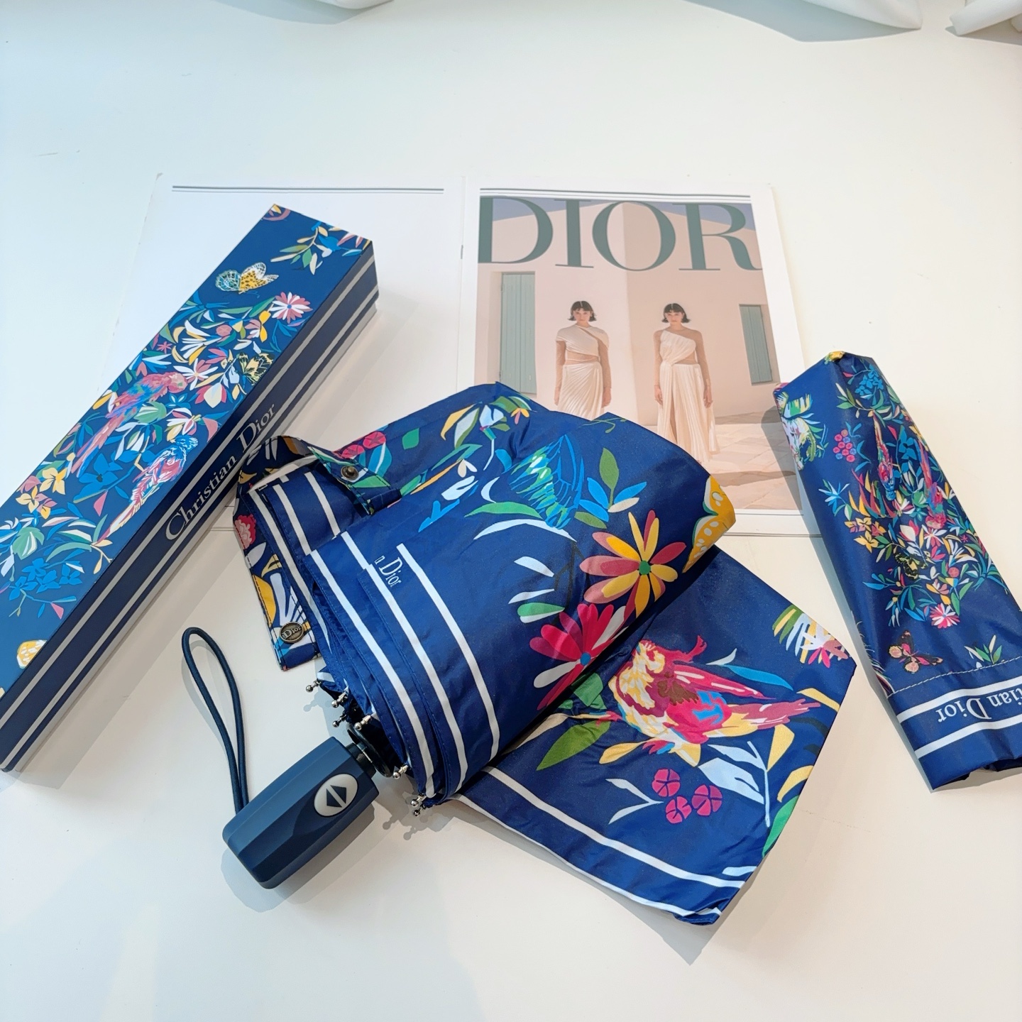  DIOR（迪奥）三折自动折叠晴雨伞  时尚原单代工品质 细节精致 看得见的品质 打破一成不变 色泽纯正