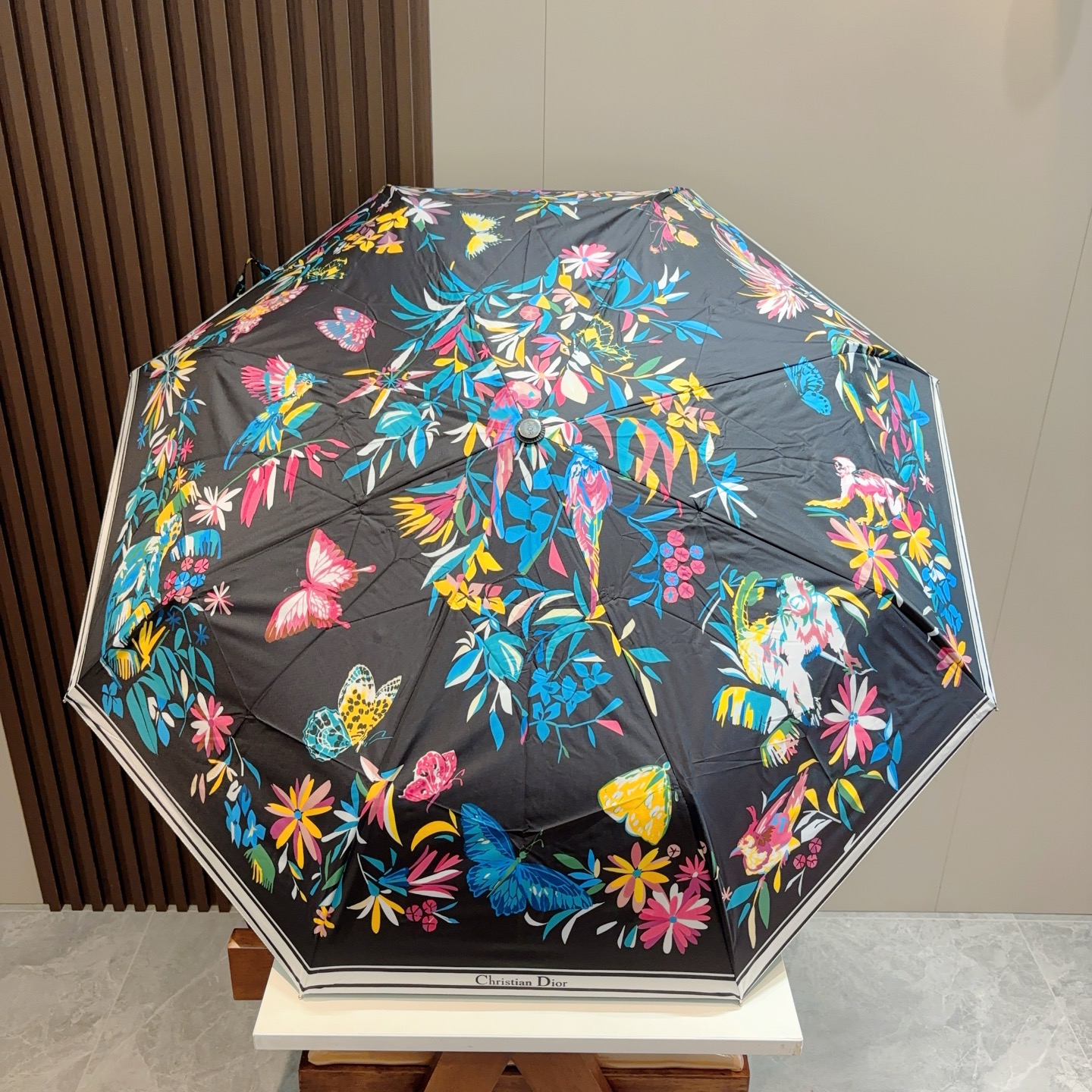  DIOR（迪奥）三折自动折叠晴雨伞  时尚原单代工品质 细节精致 看得见的品质 打破一成不变 色泽纯正
