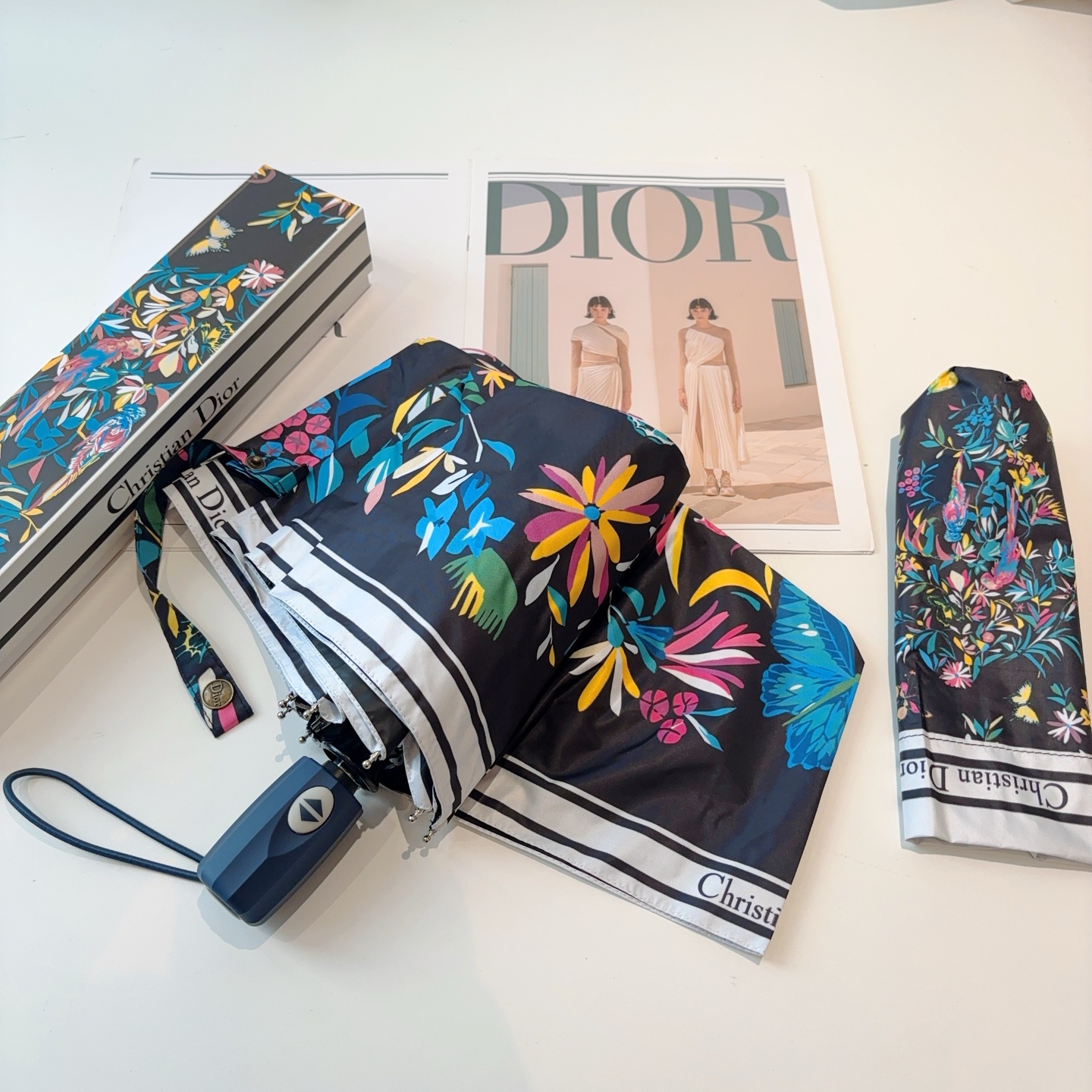  DIOR（迪奥）三折自动折叠晴雨伞  时尚原单代工品质 细节精致 看得见的品质 打破一成不变 色泽纯正