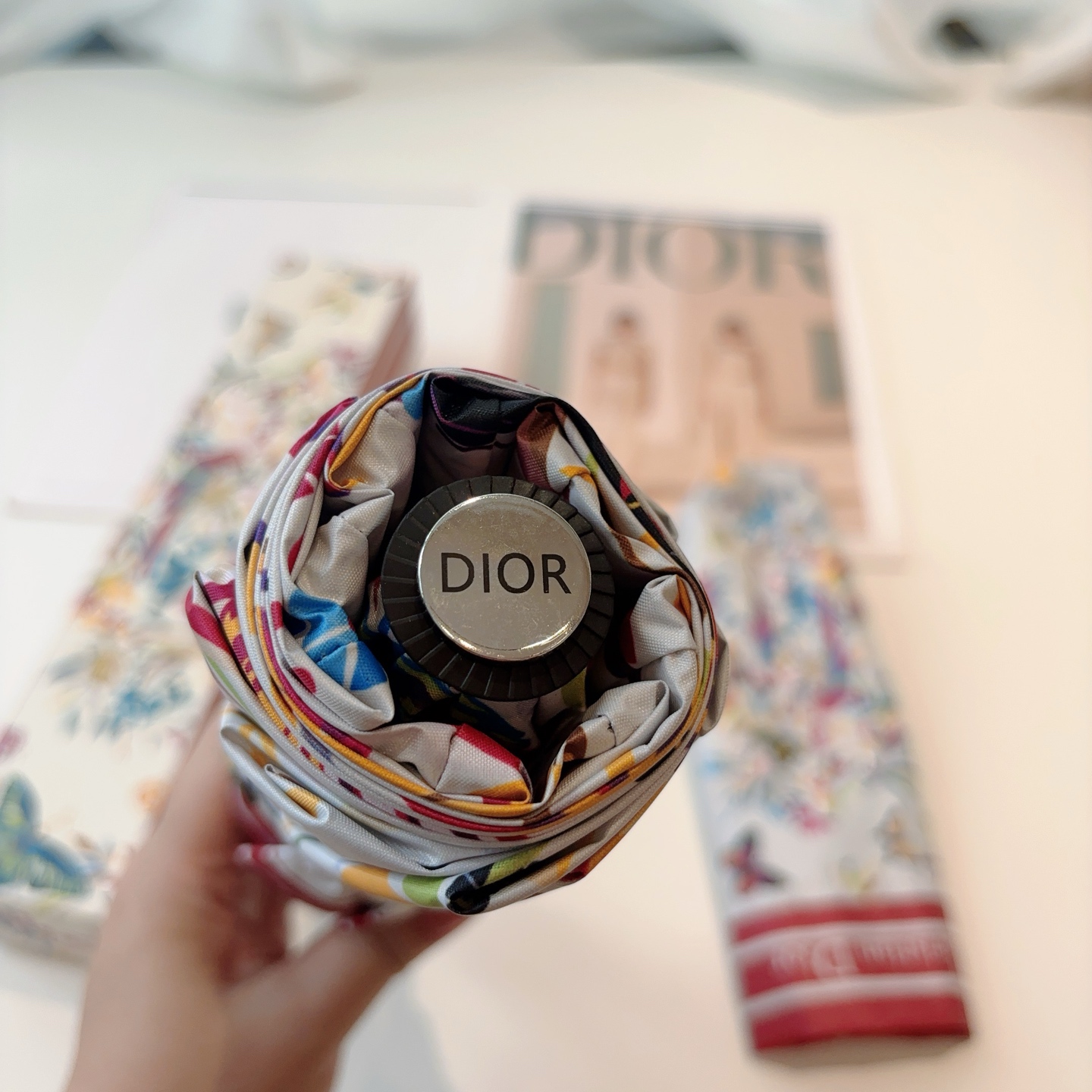  DIOR（迪奥）三折自动折叠晴雨伞  时尚原单代工品质 细节精致 看得见的品质 打破一成不变 色泽纯正