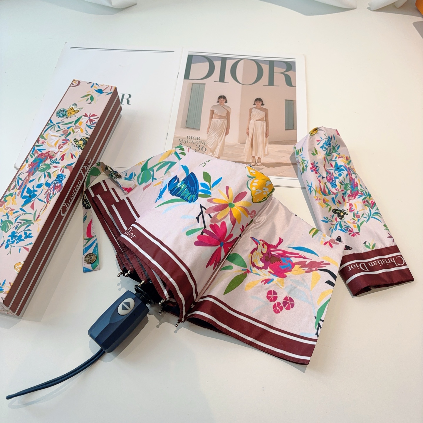  DIOR（迪奥）三折自动折叠晴雨伞  时尚原单代工品质 细节精致 看得见的品质 打破一成不变 色泽纯正