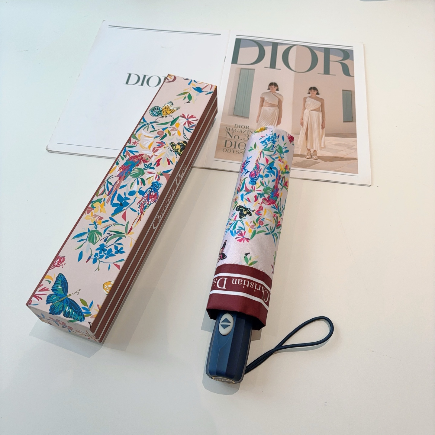  DIOR（迪奥）三折自动折叠晴雨伞  时尚原单代工品质 细节精致 看得见的品质 打破一成不变 色泽纯正