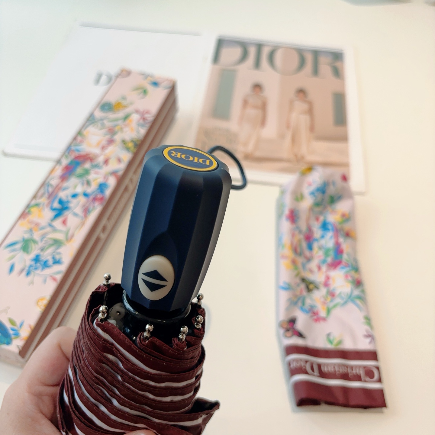  DIOR（迪奥）三折自动折叠晴雨伞  时尚原单代工品质 细节精致 看得见的品质 打破一成不变 色泽纯正