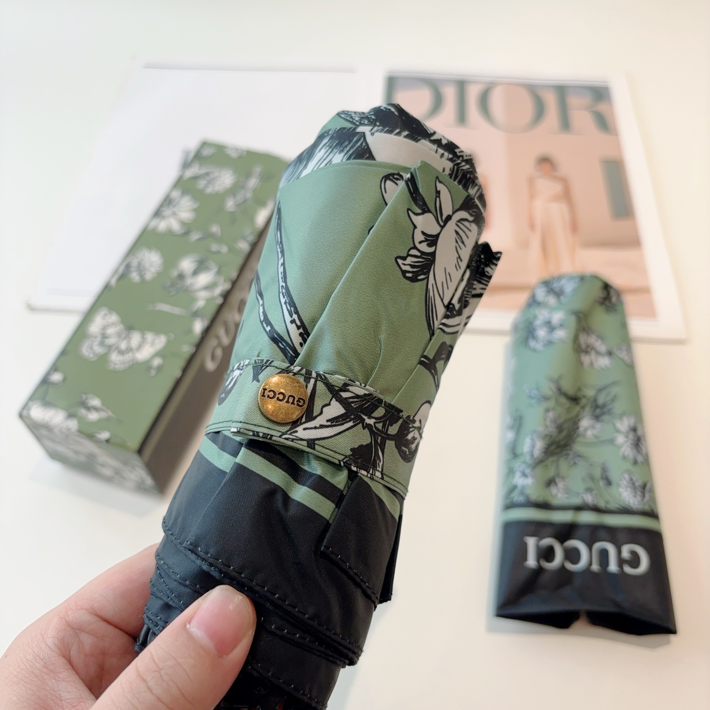 GUCCI（古奇）新款  五折手开折叠晴雨伞 选用台湾进口UV防紫外线伞布 原单代工级品质  🌹