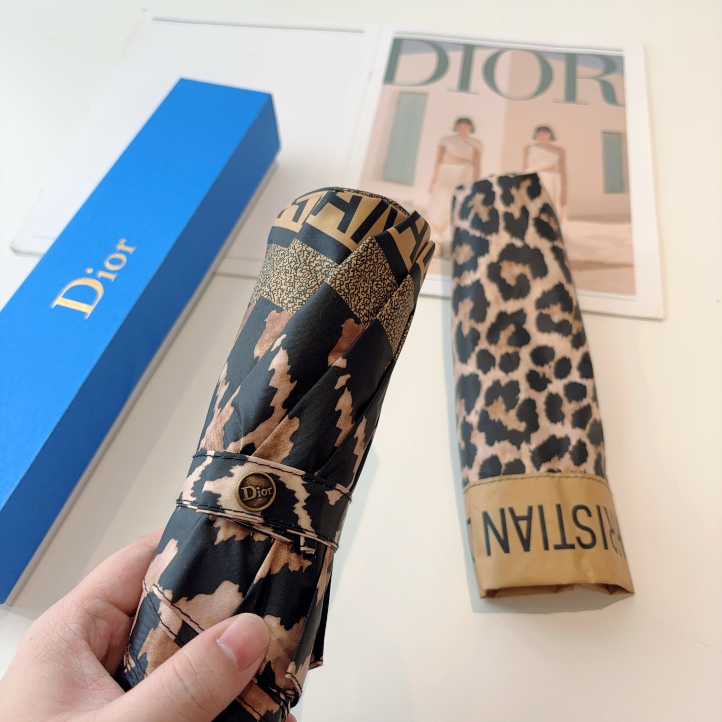  DIOR（迪奥）三折自动折叠晴雨伞  时尚原单代工品质 细节精致 看得见的品质 打破一成不变 色泽纯正