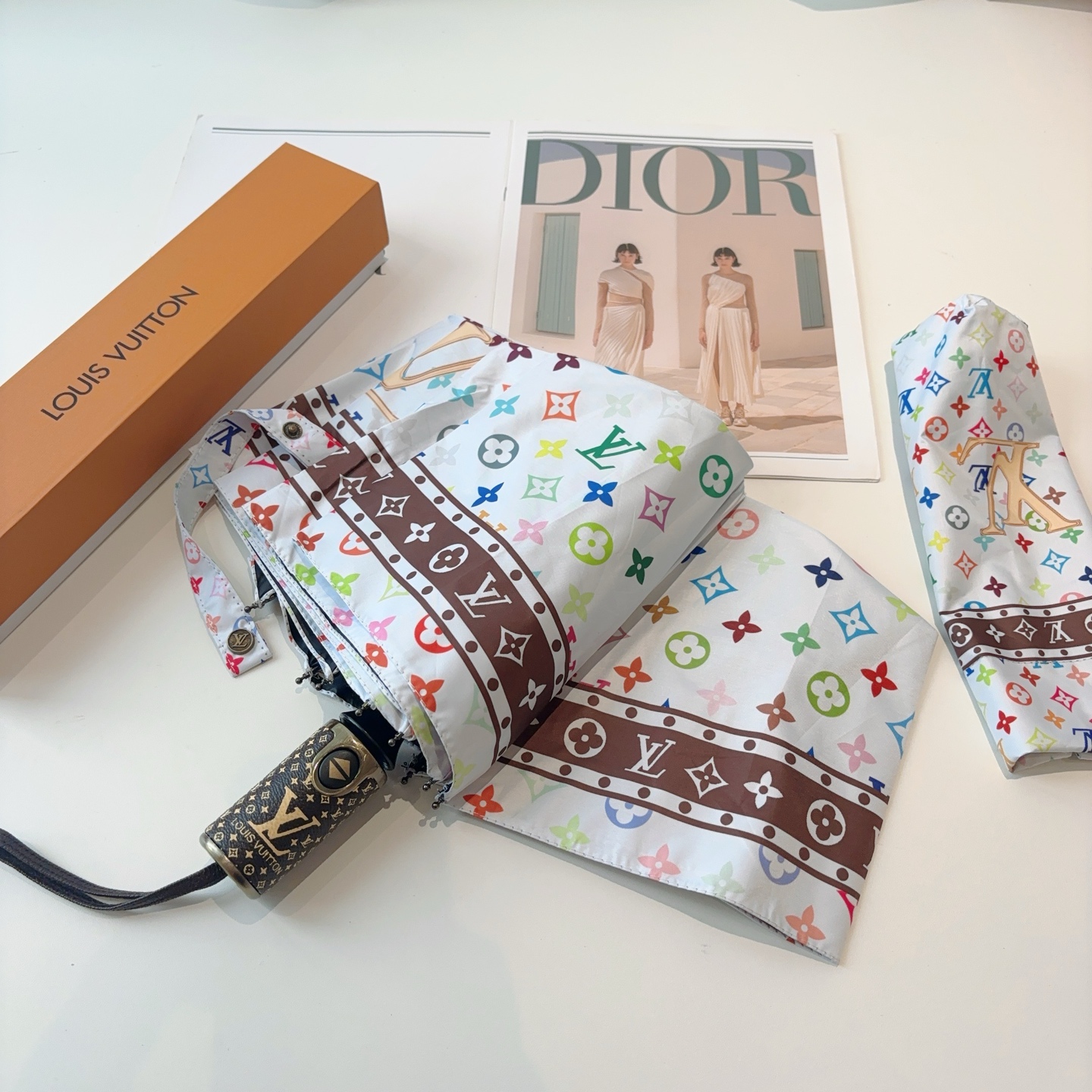  LOUIS VUITTON （路易威登）三折自动折叠晴雨伞 新涂层技术深色伞面 拥有令人惊喜的遮光效果