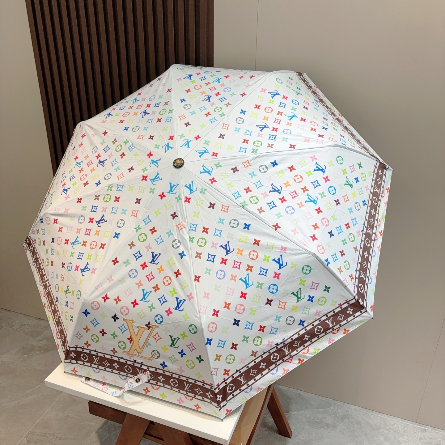  LOUIS VUITTON （路易威登）三折自动折叠晴雨伞 新涂层技术深色伞面 拥有令人惊喜的遮光效果