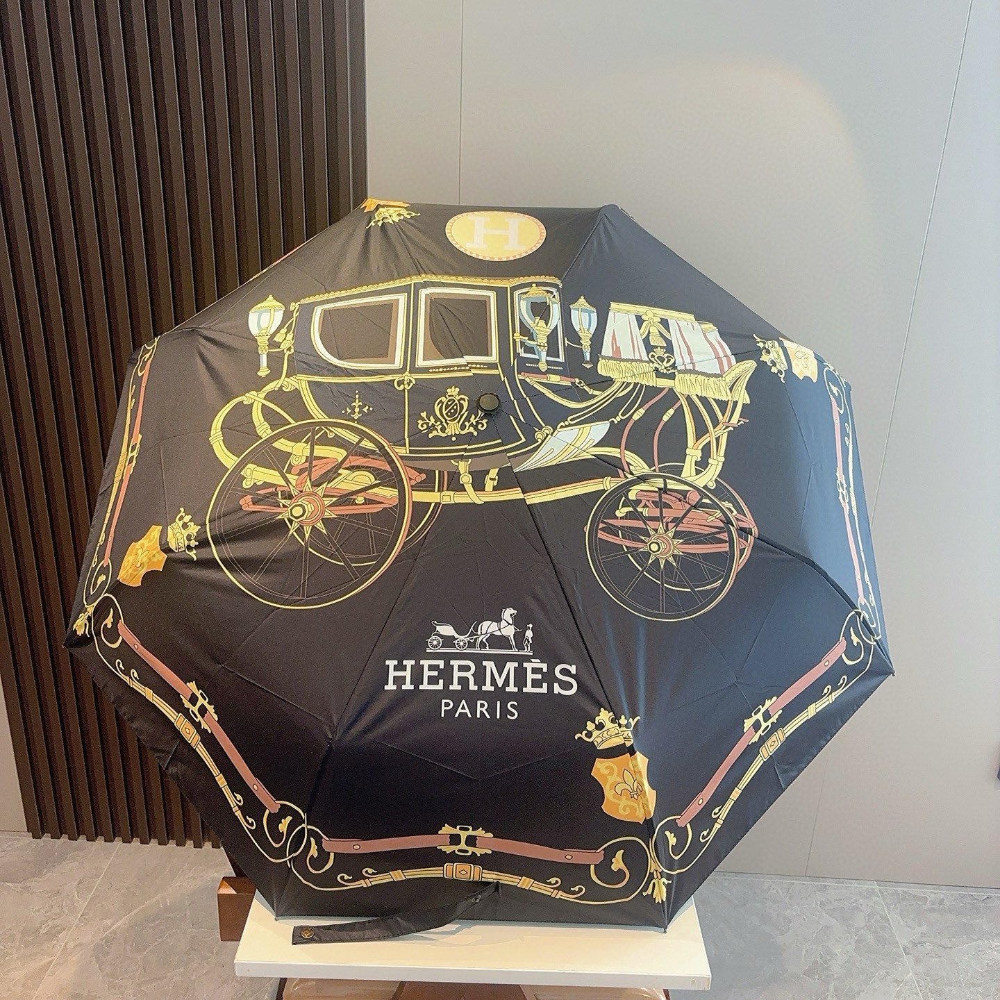 爱马仕（Hermès） 新款 极品H家三折自动伞重磅呈现 以其精湛的工艺技术和源源不断的想像力 新涂层技