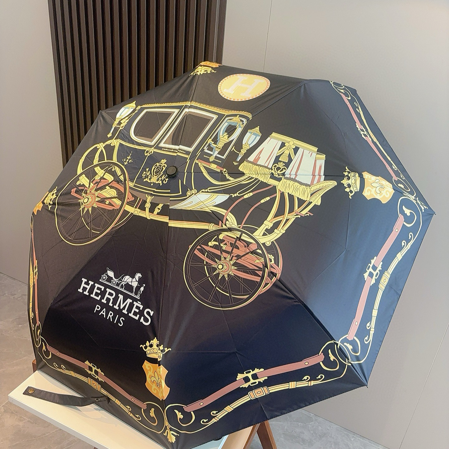 爱马仕（Hermès） 新款 极品H家三折自动伞重磅呈现 以其精湛的工艺技术和源源不断的想像力 新涂层技