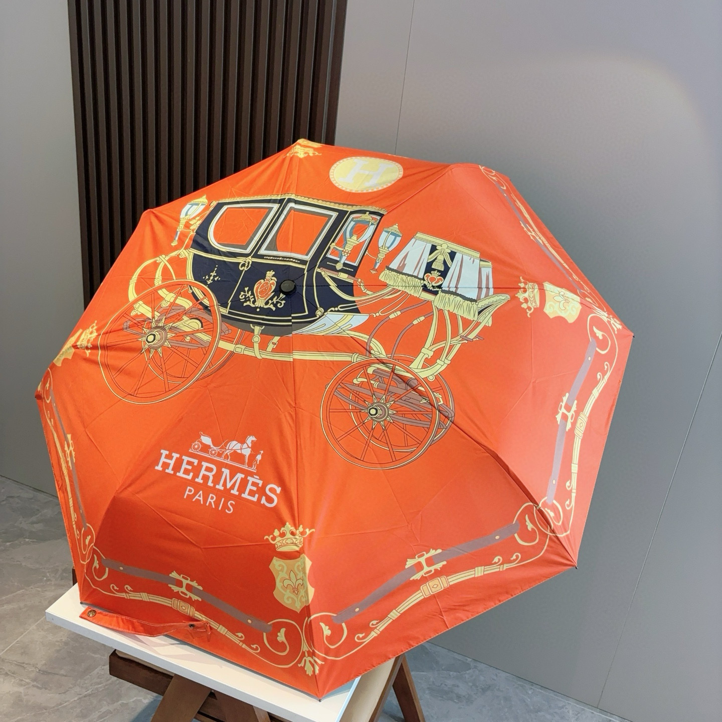 爱马仕（Hermès） 新款 极品H家三折自动伞重磅呈现 以其精湛的工艺技术和源源不断的想像力 新涂层技