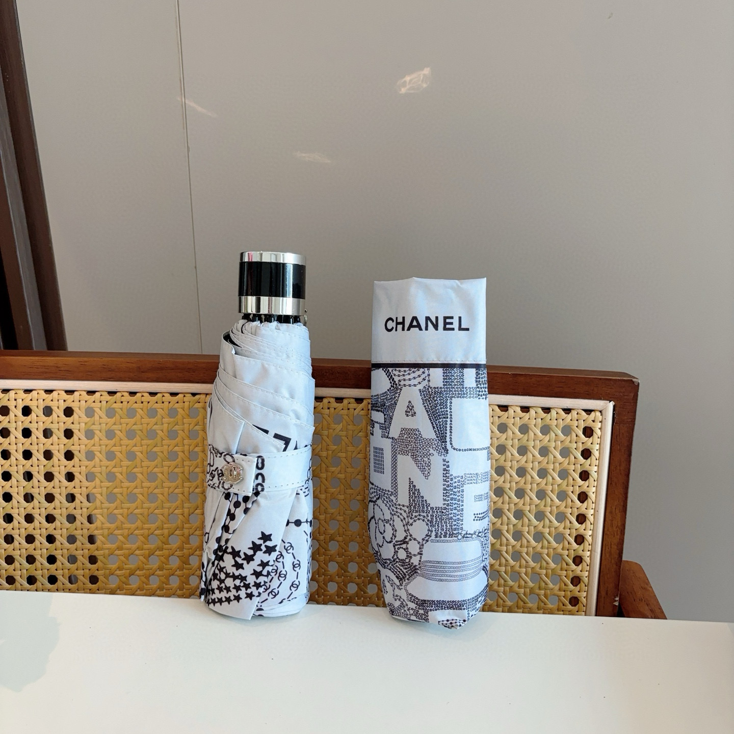  CHANEL（香奈儿）五折手动折叠晴雨伞 选用台 湾进口UV防紫外线伞布 原单代工级品质  🌹2色