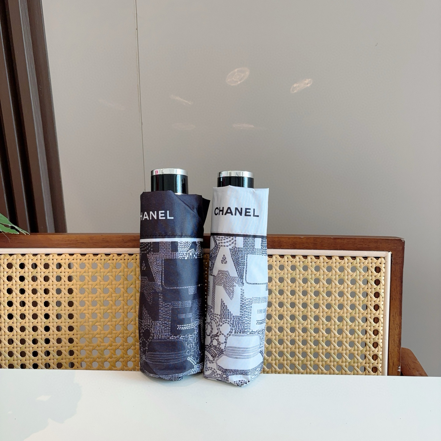  CHANEL（香奈儿）五折手动折叠晴雨伞 选用台 湾进口UV防紫外线伞布 原单代工级品质  🌹2色