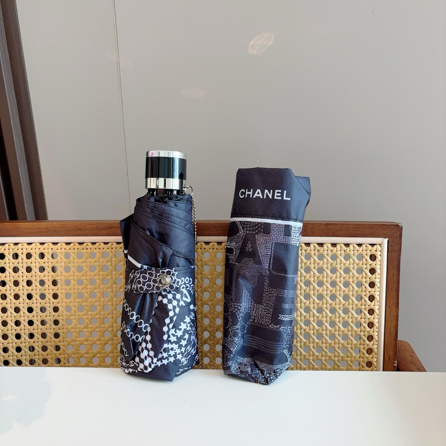  CHANEL（香奈儿）五折手动折叠晴雨伞 选用台 湾进口UV防紫外线伞布 原单代工级品质  🌹2色