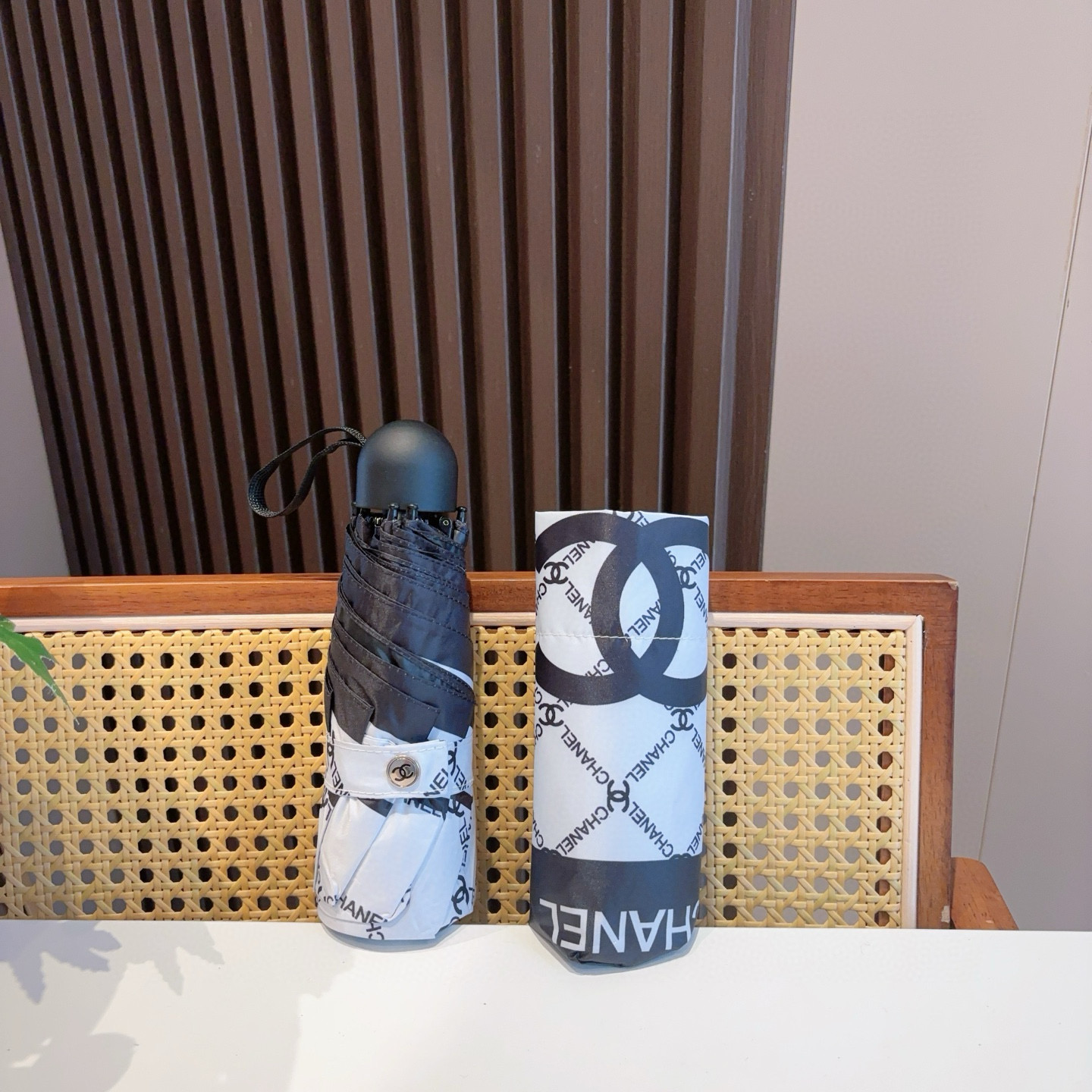  CHANEL（香奈儿）五折手动折叠晴雨伞 选用台 湾进口UV防紫外线伞布 原单代工级品质  🌹2色