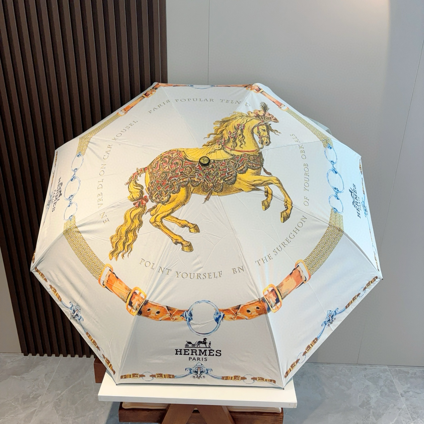 爱马仕（Hermès）   新款 极品H家三折自动伞重磅呈现 以其精湛的工艺技术和源源不断的想像力 新涂