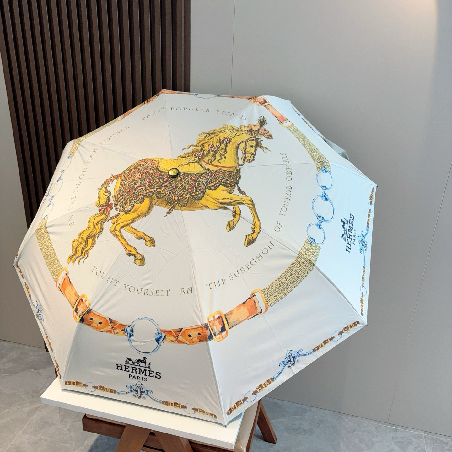 爱马仕（Hermès）   新款 极品H家三折自动伞重磅呈现 以其精湛的工艺技术和源源不断的想像力 新涂