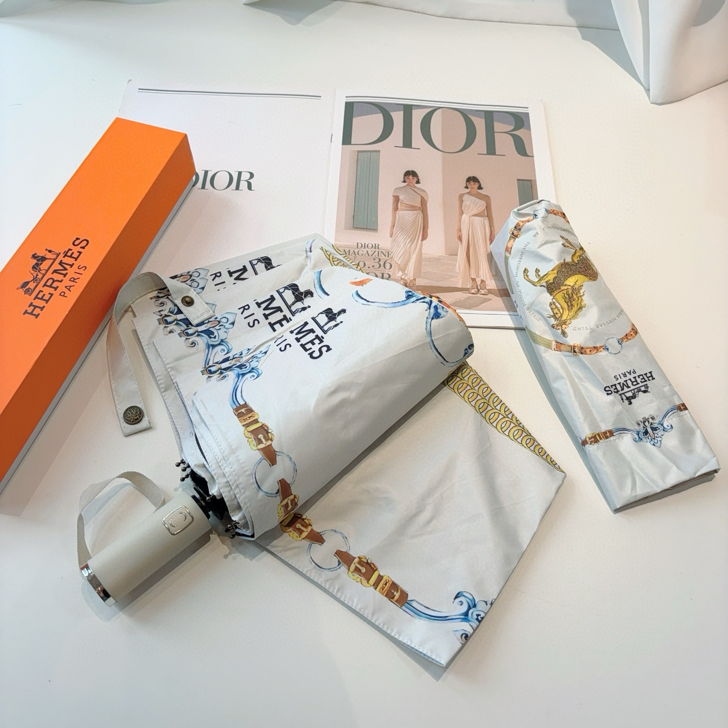 爱马仕（Hermès）   新款 极品H家三折自动伞重磅呈现 以其精湛的工艺技术和源源不断的想像力 新涂