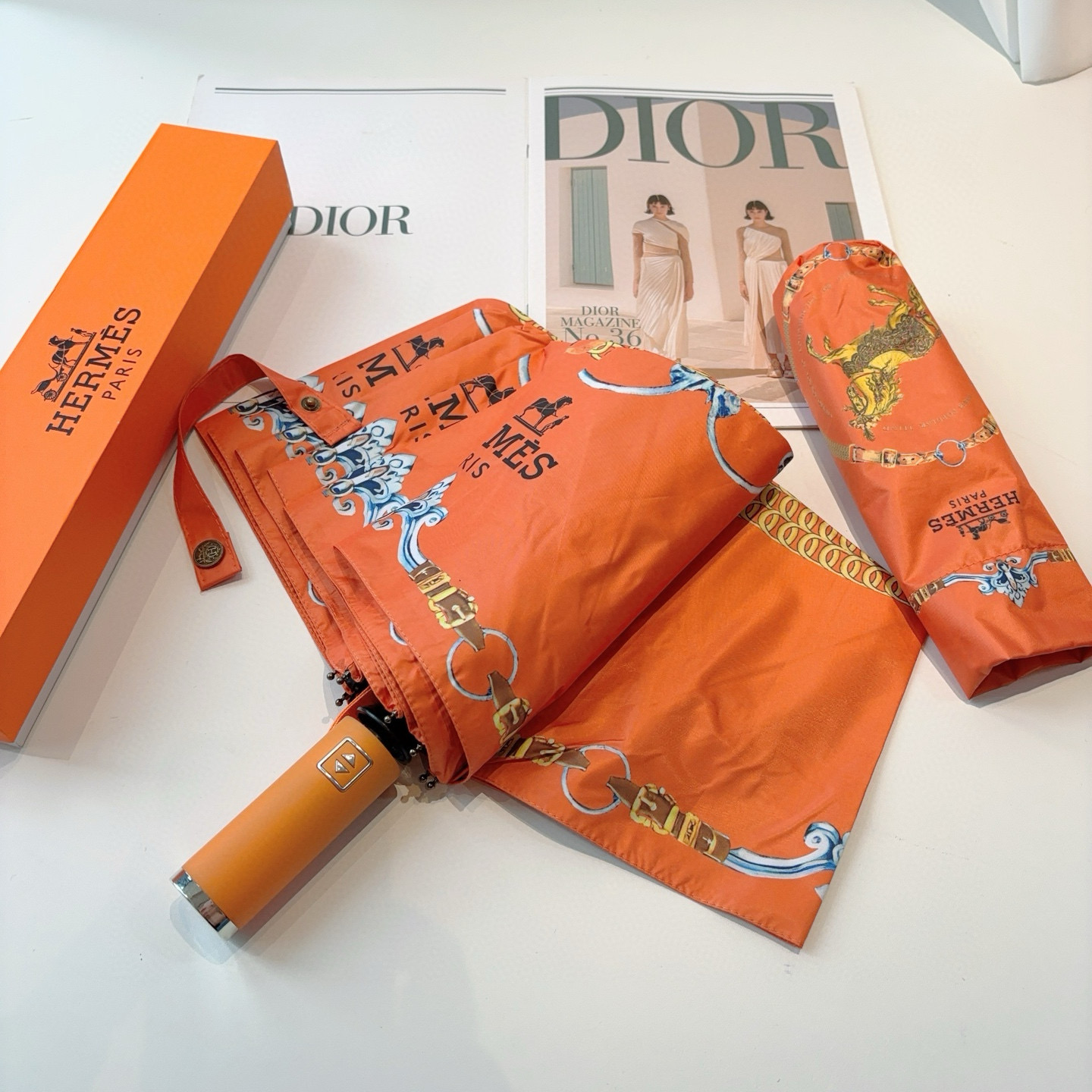 爱马仕（Hermès）   新款 极品H家三折自动伞重磅呈现 以其精湛的工艺技术和源源不断的想像力 新涂