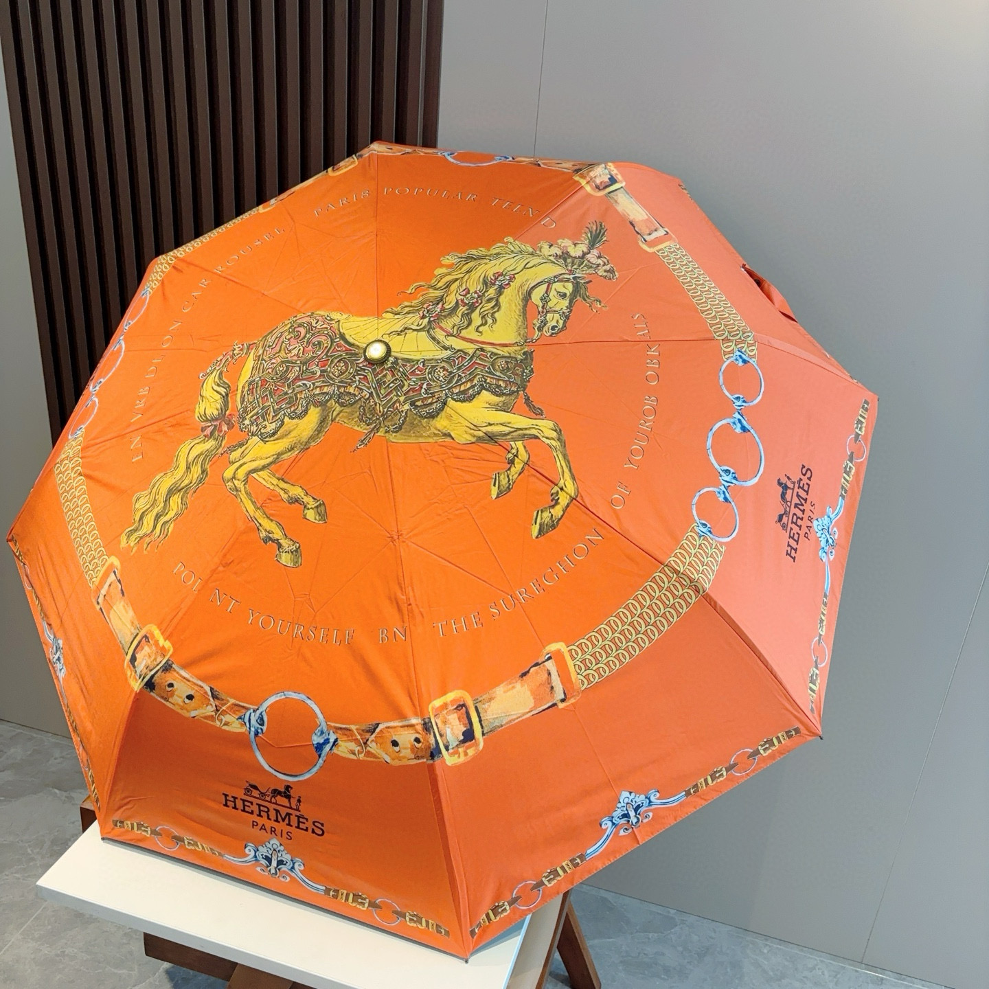 爱马仕（Hermès）   新款 极品H家三折自动伞重磅呈现 以其精湛的工艺技术和源源不断的想像力 新涂