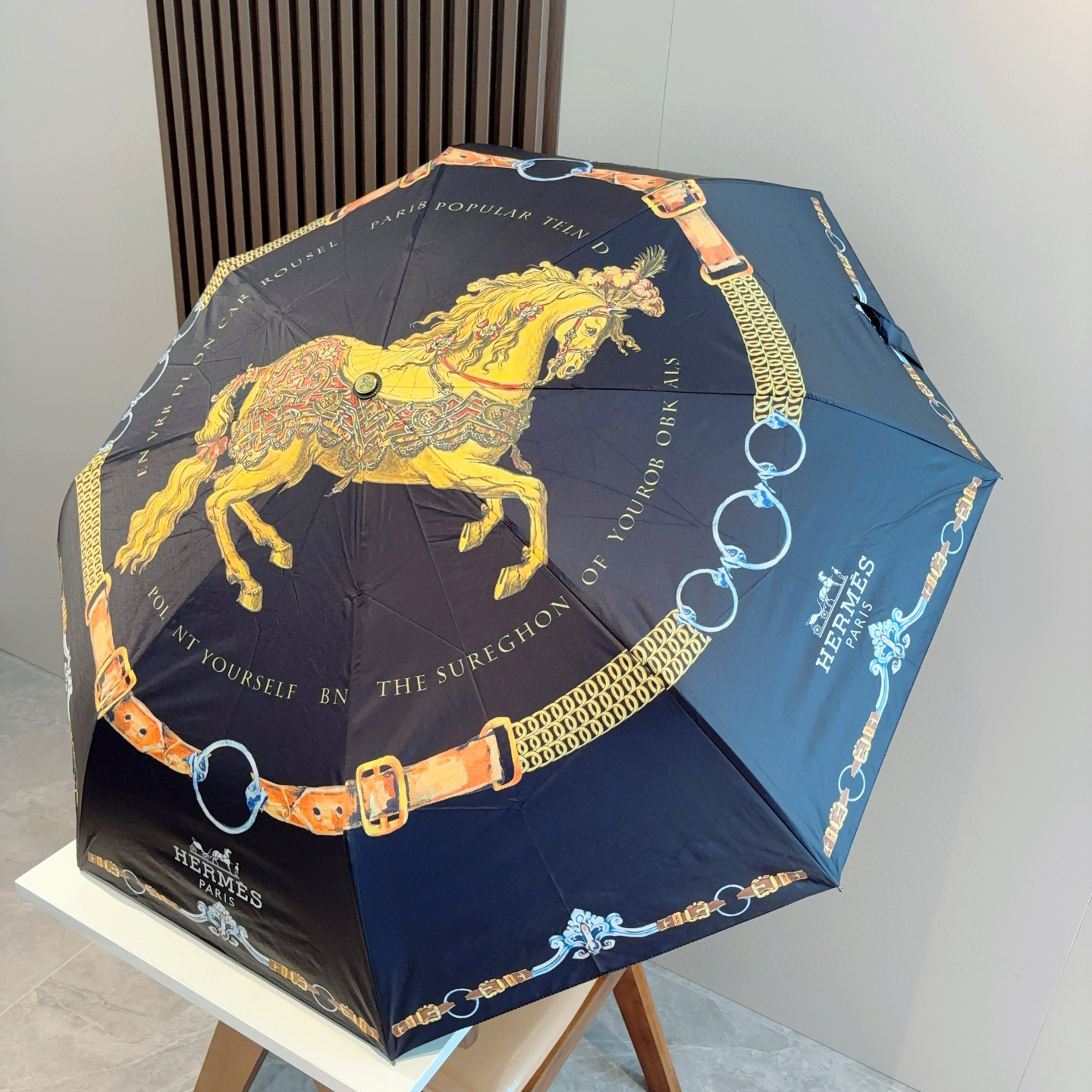 爱马仕（Hermès）   新款 极品H家三折自动伞重磅呈现 以其精湛的工艺技术和源源不断的想像力 新涂