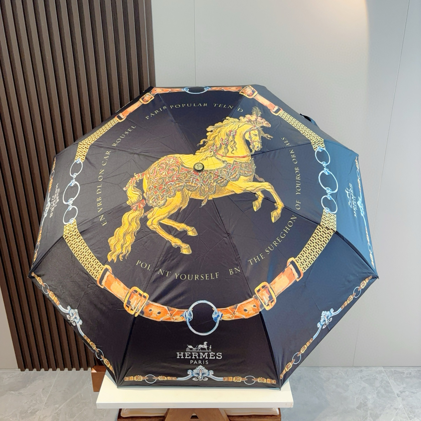 爱马仕（Hermès）   新款 极品H家三折自动伞重磅呈现 以其精湛的工艺技术和源源不断的想像力 新涂