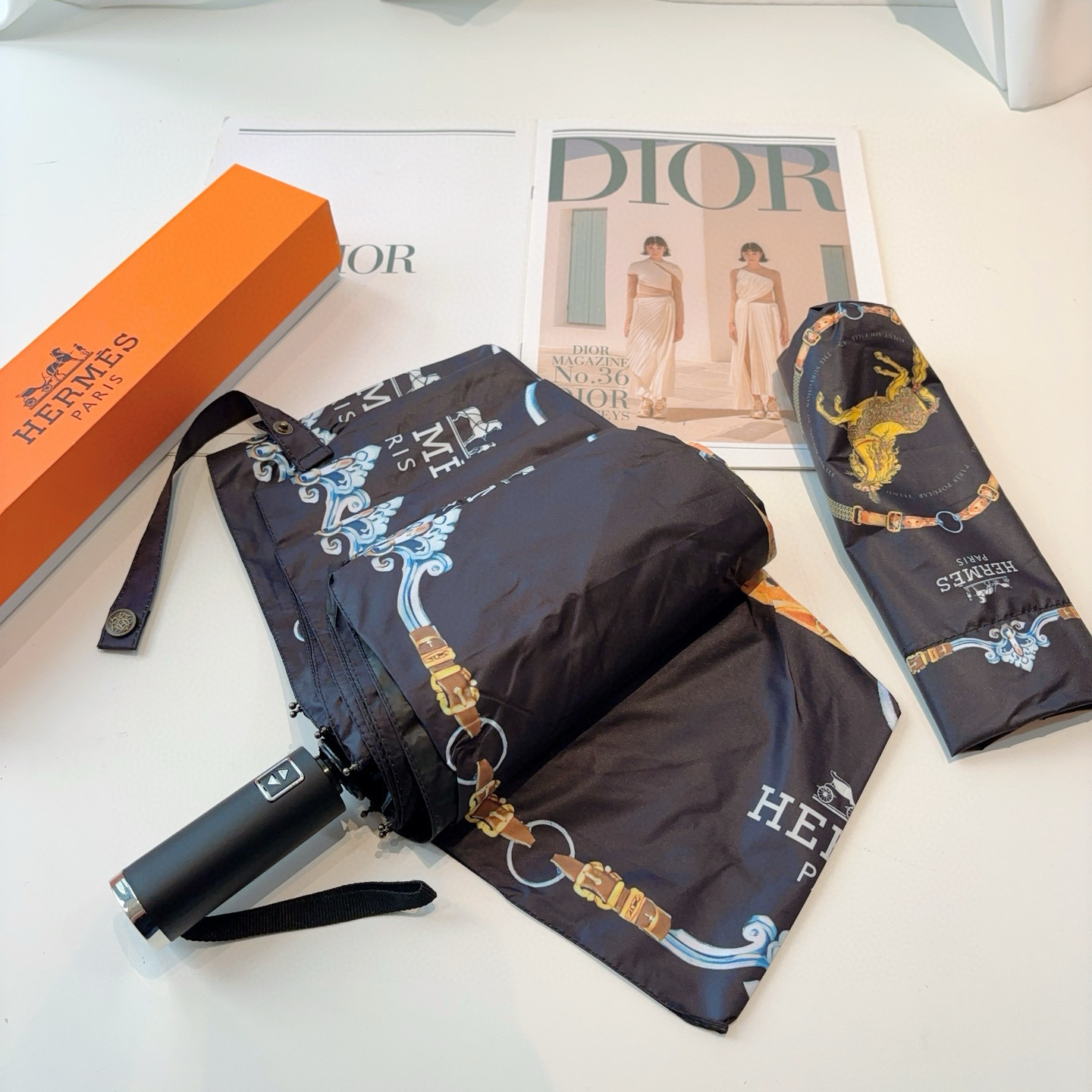 爱马仕（Hermès）   新款 极品H家三折自动伞重磅呈现 以其精湛的工艺技术和源源不断的想像力 新涂