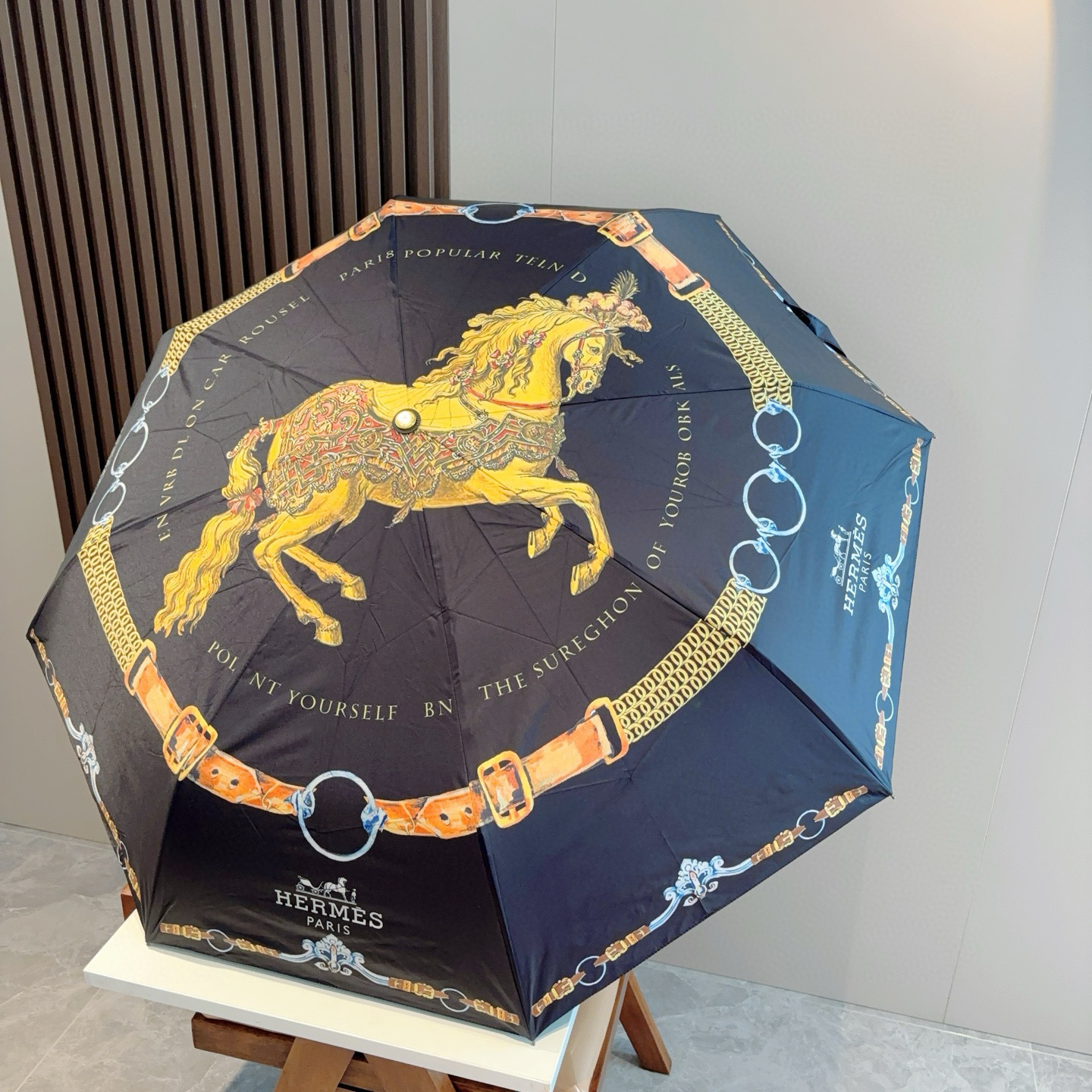 爱马仕（Hermès）   新款 极品H家三折自动伞重磅呈现 以其精湛的工艺技术和源源不断的想像力 新涂