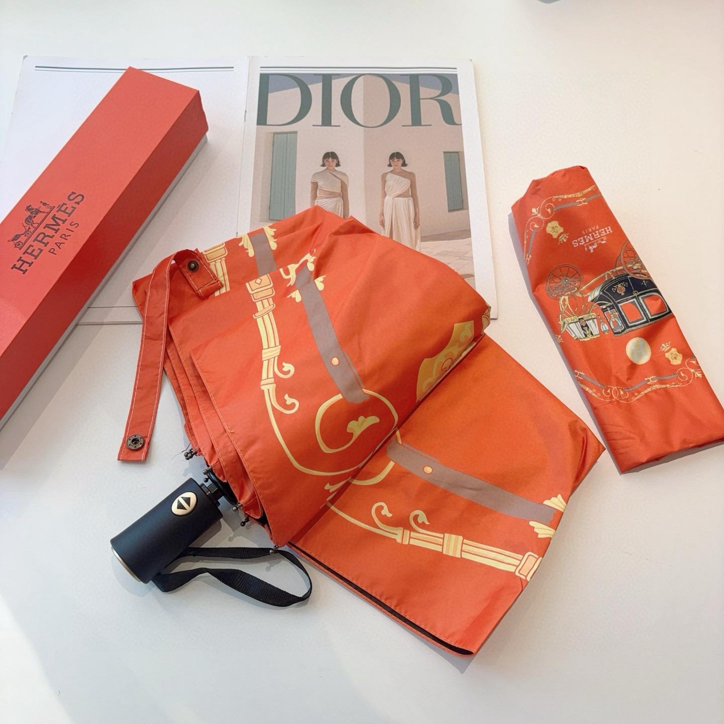 爱马仕（Hermès）   新款 极品H家三折自动伞重磅呈现 以其精湛的工艺技术和源源不断的想像力 新涂