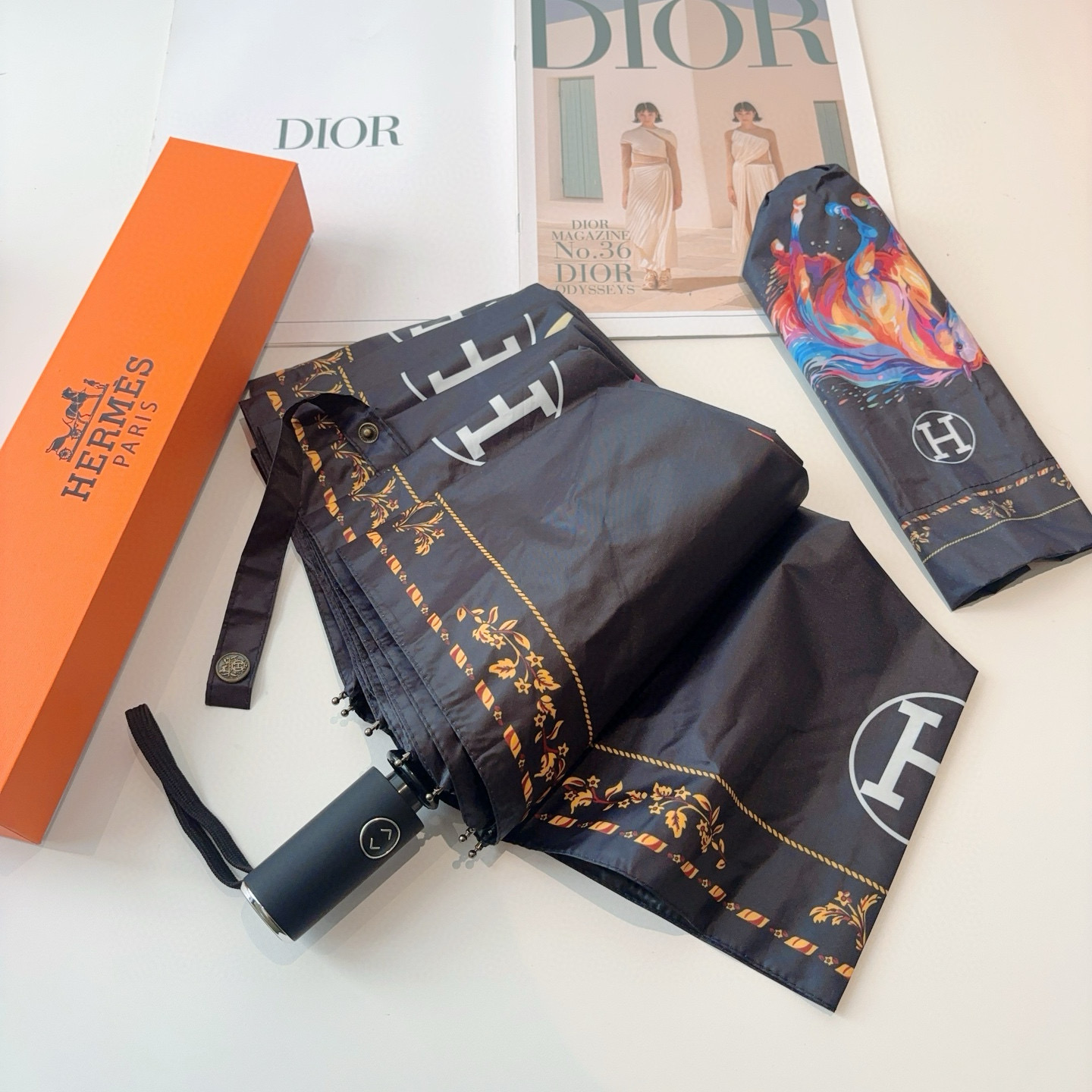 爱马仕（Hermès）   新款 极品H家三折自动伞重磅呈现 以其精湛的工艺技术和源源不断的想像力 新涂
