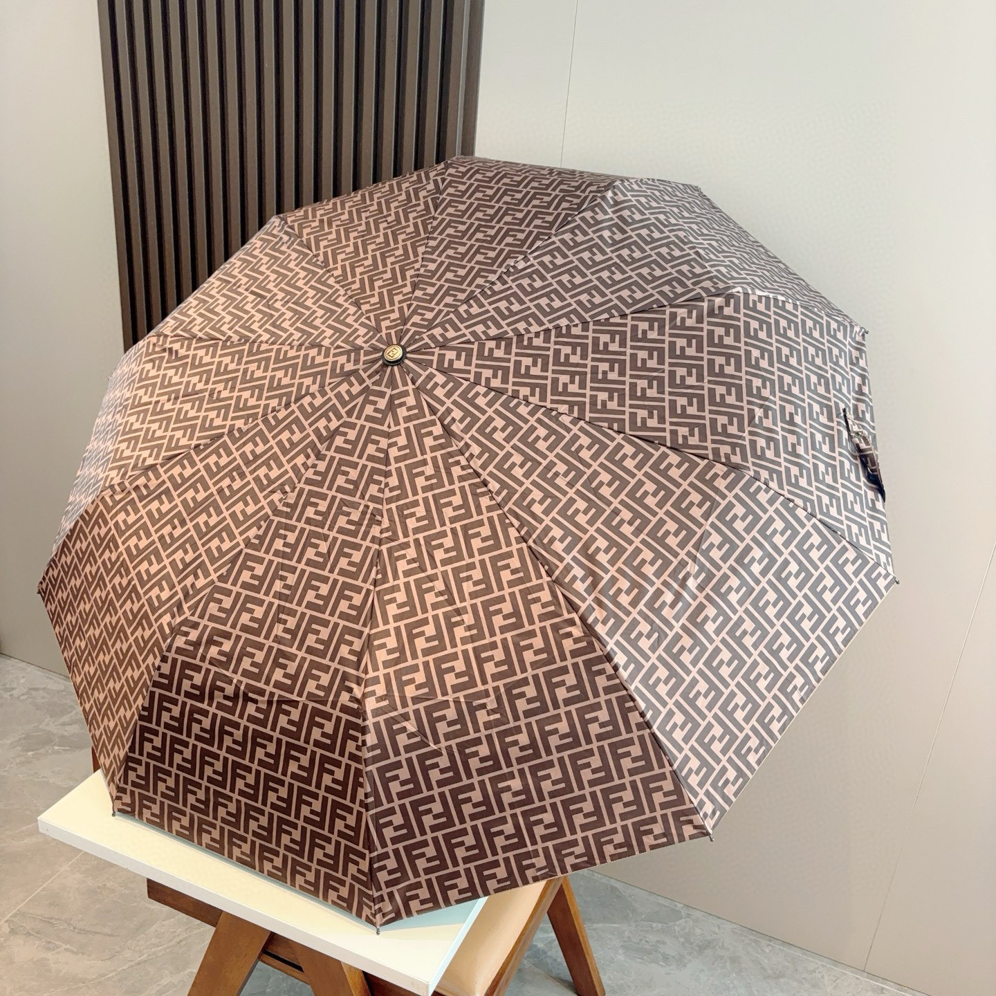 FENDI（芬迪）三折自动折叠晴雨伞 年度最新火爆单品  原单代工级品质 第一代210T碰击布防嗮拒水技