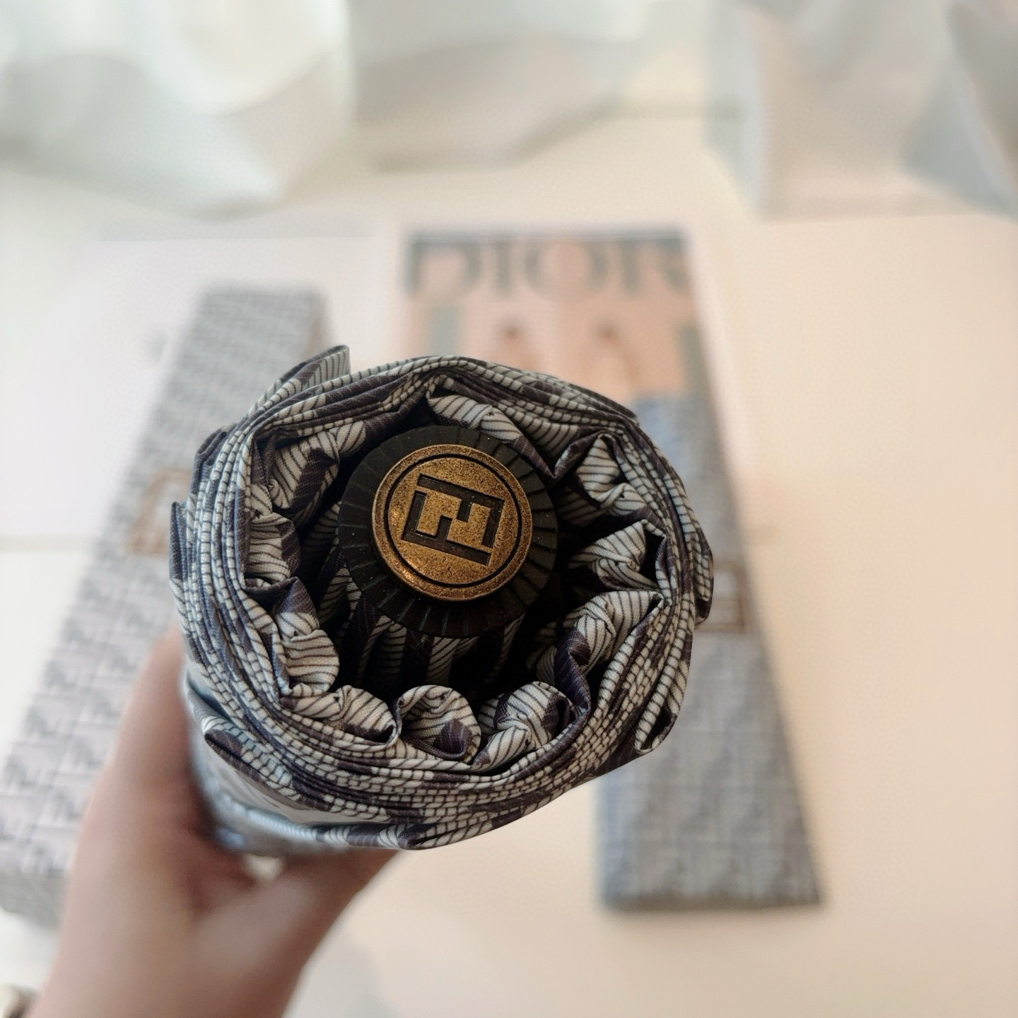 FENDI（芬迪）三折自动折叠晴雨伞 年度最新火爆单品  原单代工级品质 第一代210T碰击布防嗮拒水技