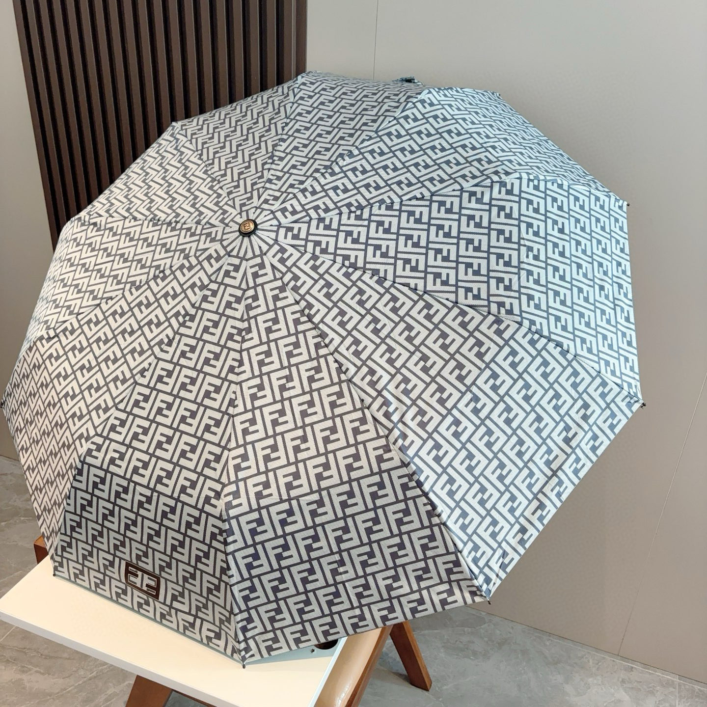 FENDI（芬迪）三折自动折叠晴雨伞 年度最新火爆单品  原单代工级品质 第一代210T碰击布防嗮拒水技