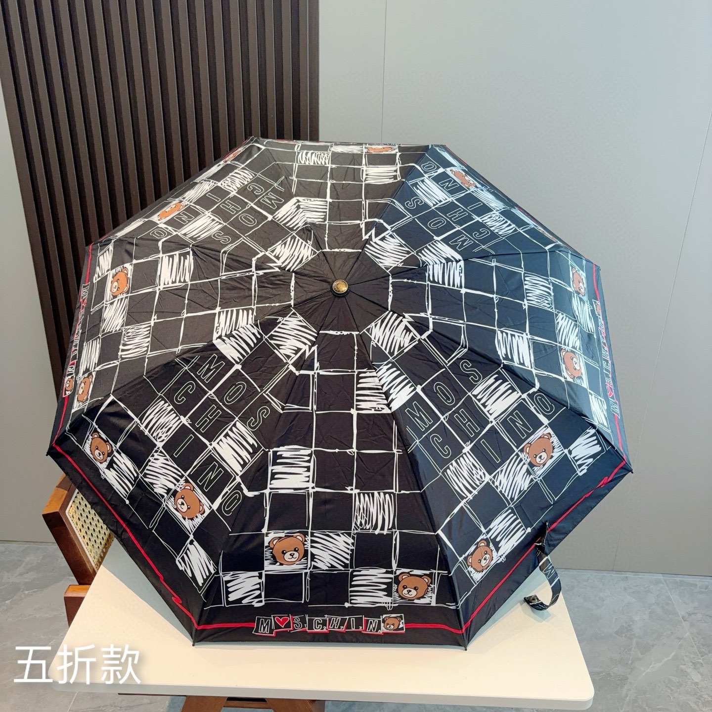  Moschino（莫斯奇诺）熊头柄 五折手开伞设计师Franco Moschino以自己的名字命名的一
