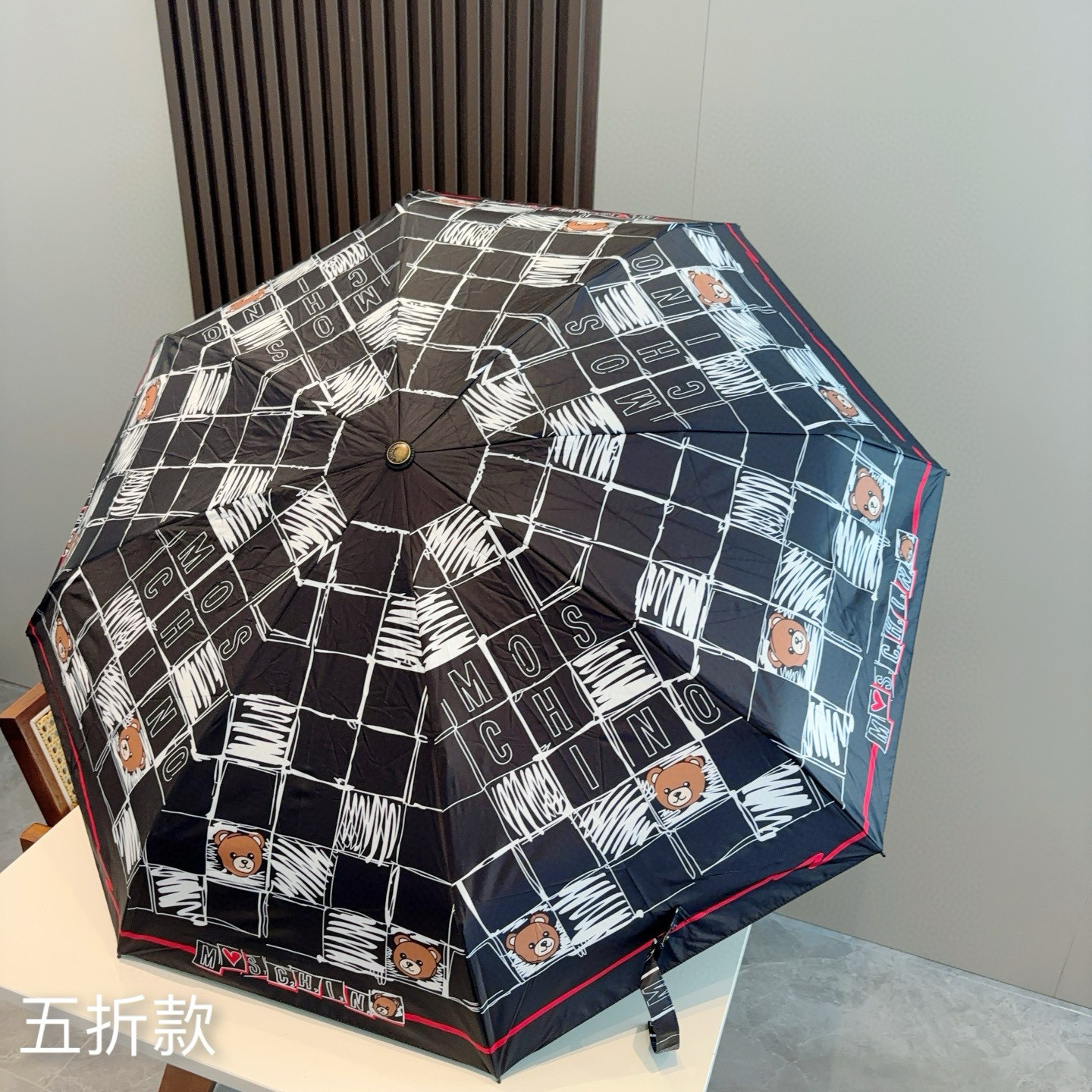  Moschino（莫斯奇诺）熊头柄 五折手开伞设计师Franco Moschino以自己的名字命名的一