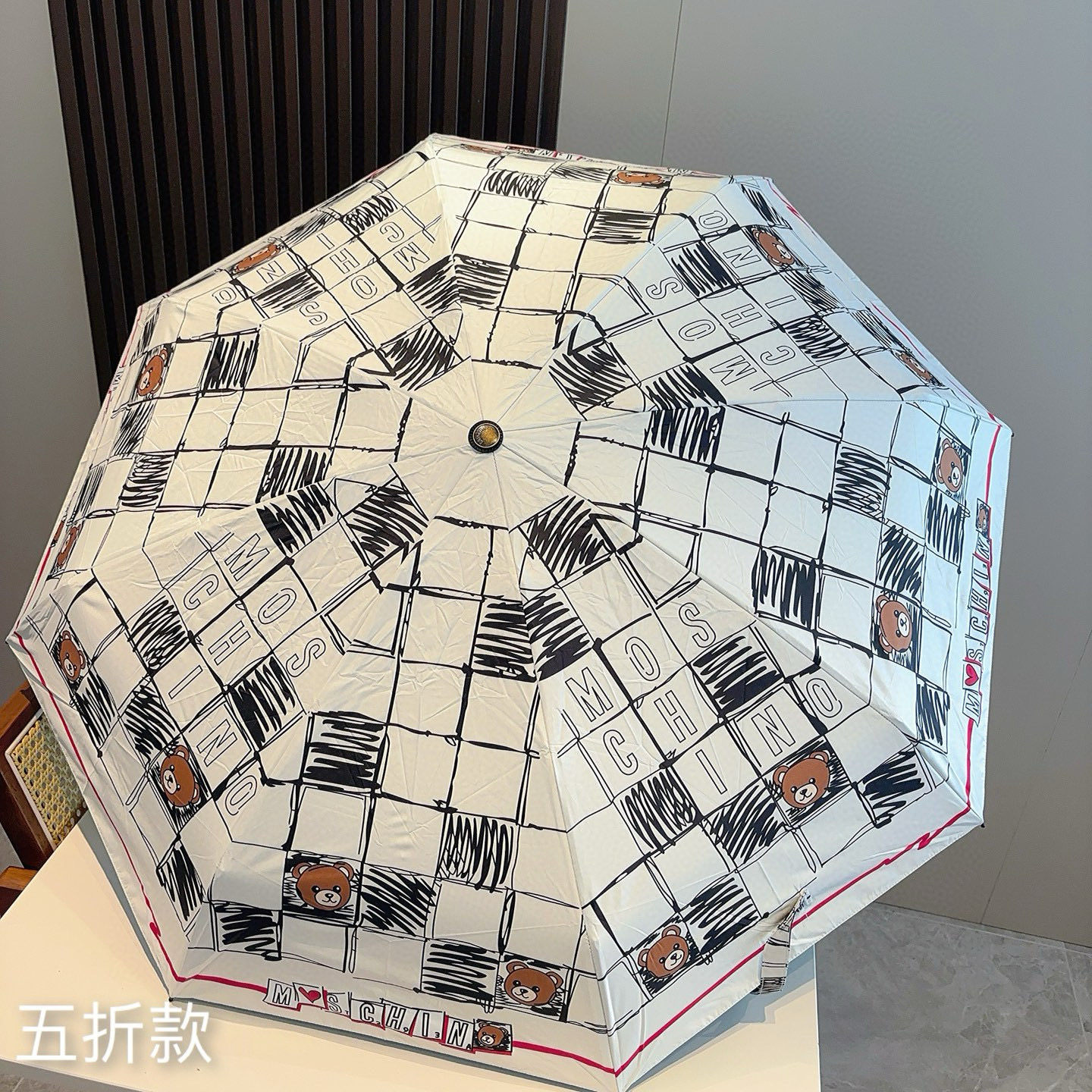 Moschino（莫斯奇诺）熊头柄 五折手开伞设计师Franco Moschino以自己的名字命名的一