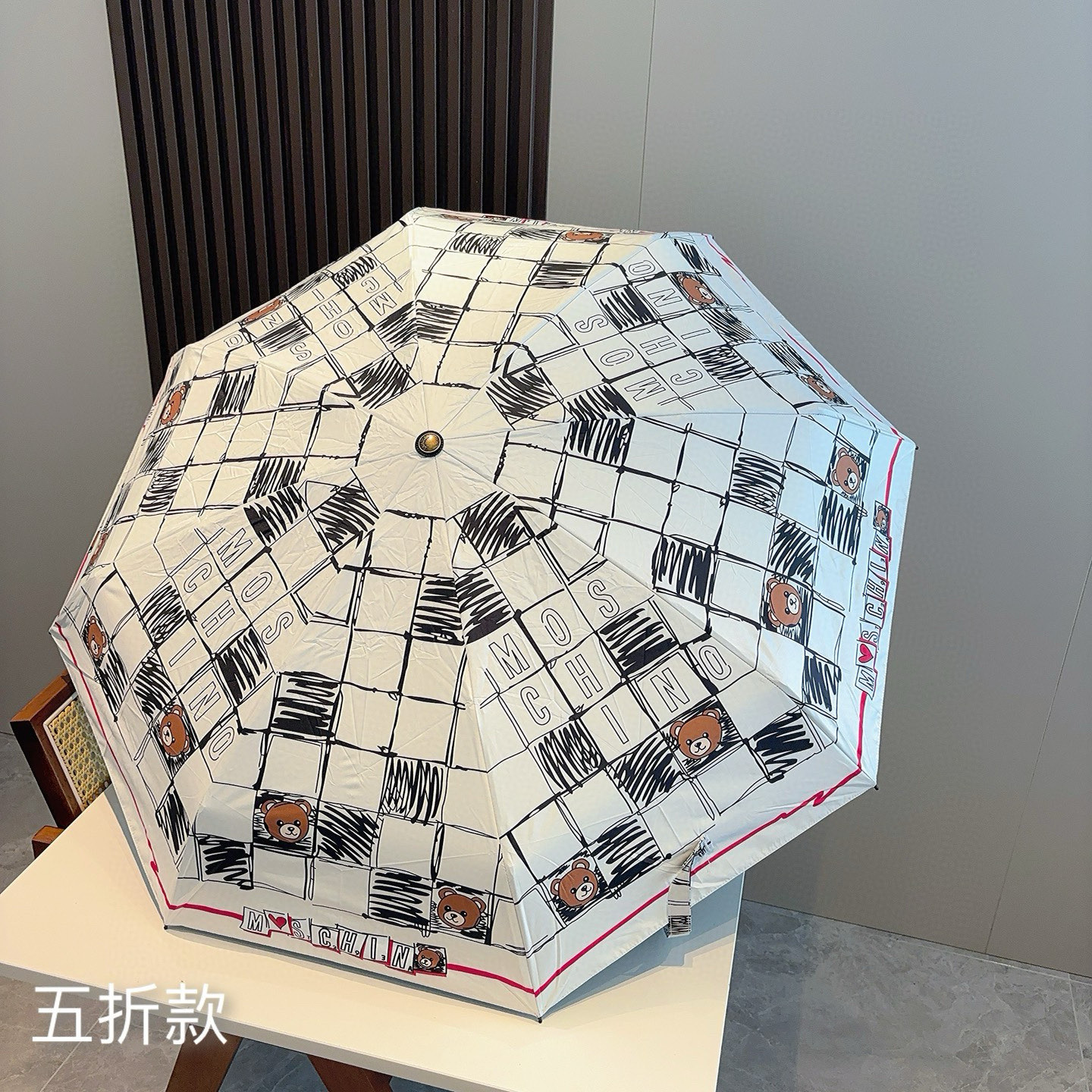  Moschino（莫斯奇诺）熊头柄 五折手开伞设计师Franco Moschino以自己的名字命名的一