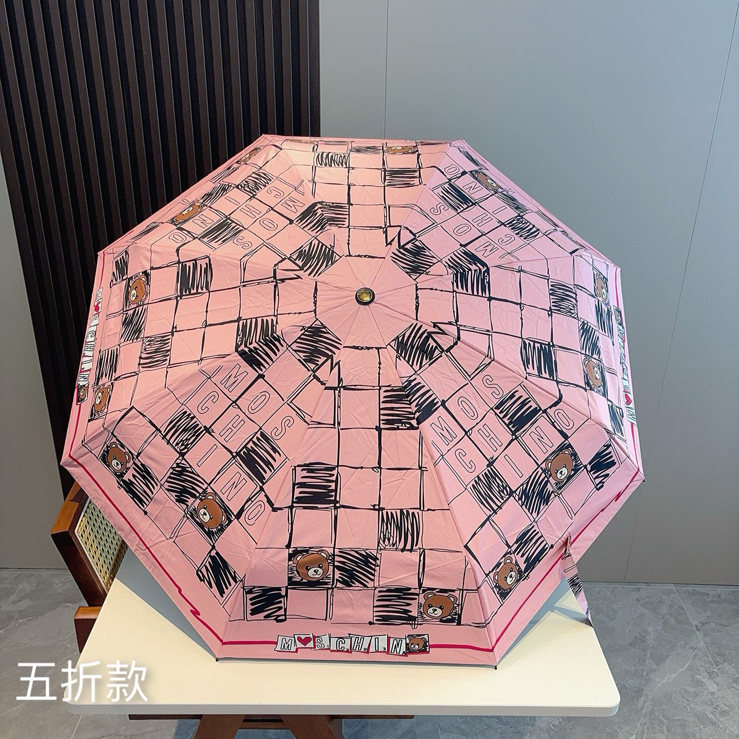 Moschino（莫斯奇诺）熊头柄 五折手开伞设计师Franco Moschino以自己的名字命名的一